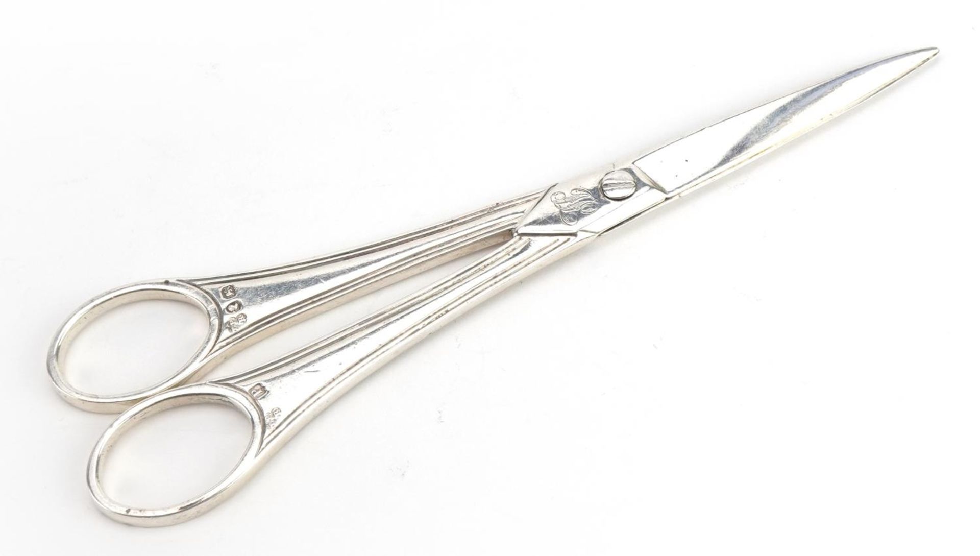 Thomas Phipps & Edward Robinson, pair of George III silver scissors, 1810, 17.5cm in length, 85.3g - Bild 2 aus 3