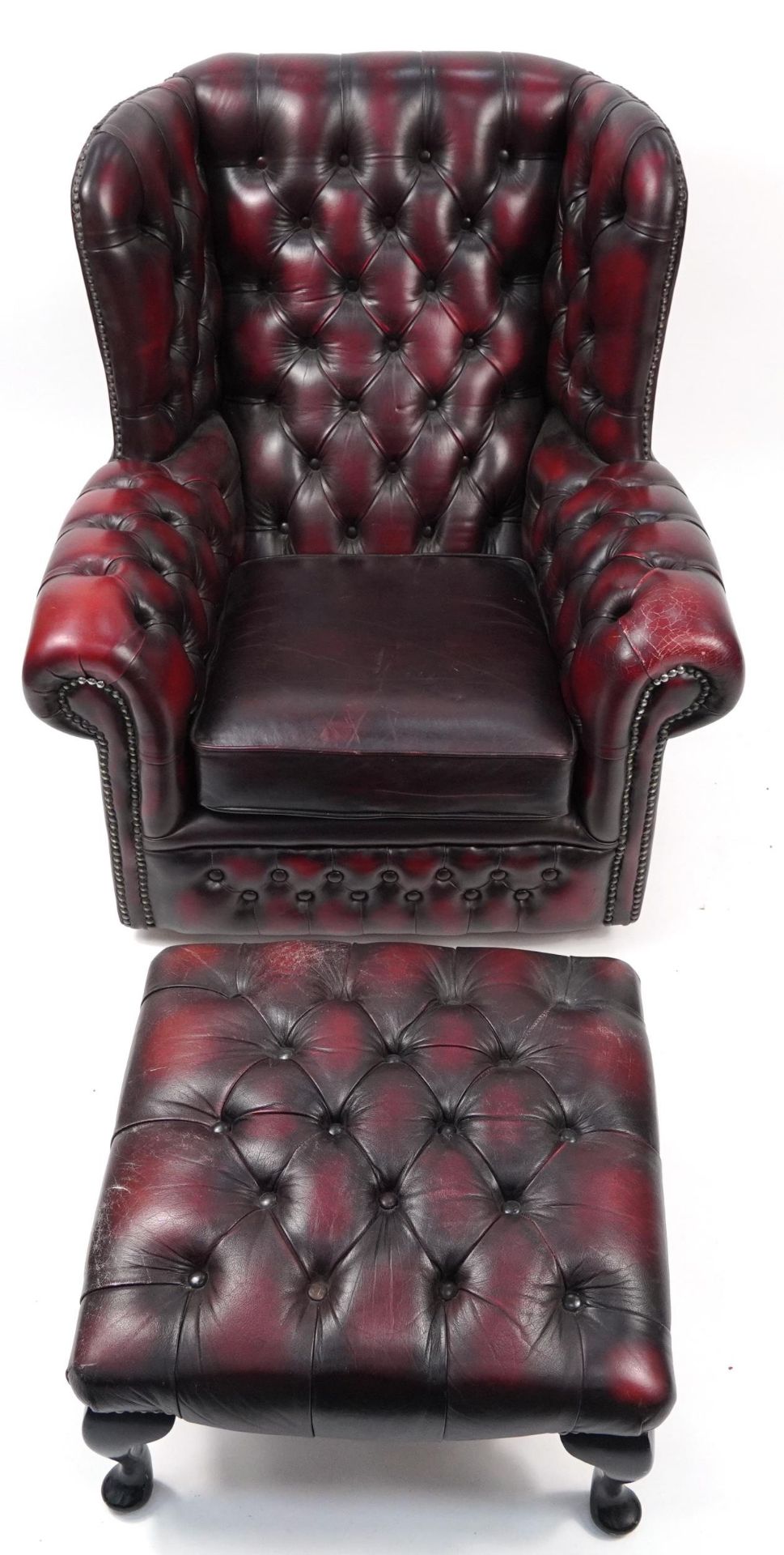 Oxblood leather button back wingback armchair with similar footstool, 91cm high - Bild 2 aus 3