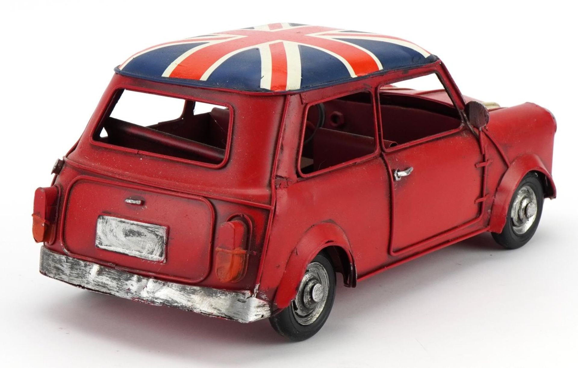 Tinplate model of a Mini with Union Jack roof, 28.5cm wide - Bild 2 aus 3