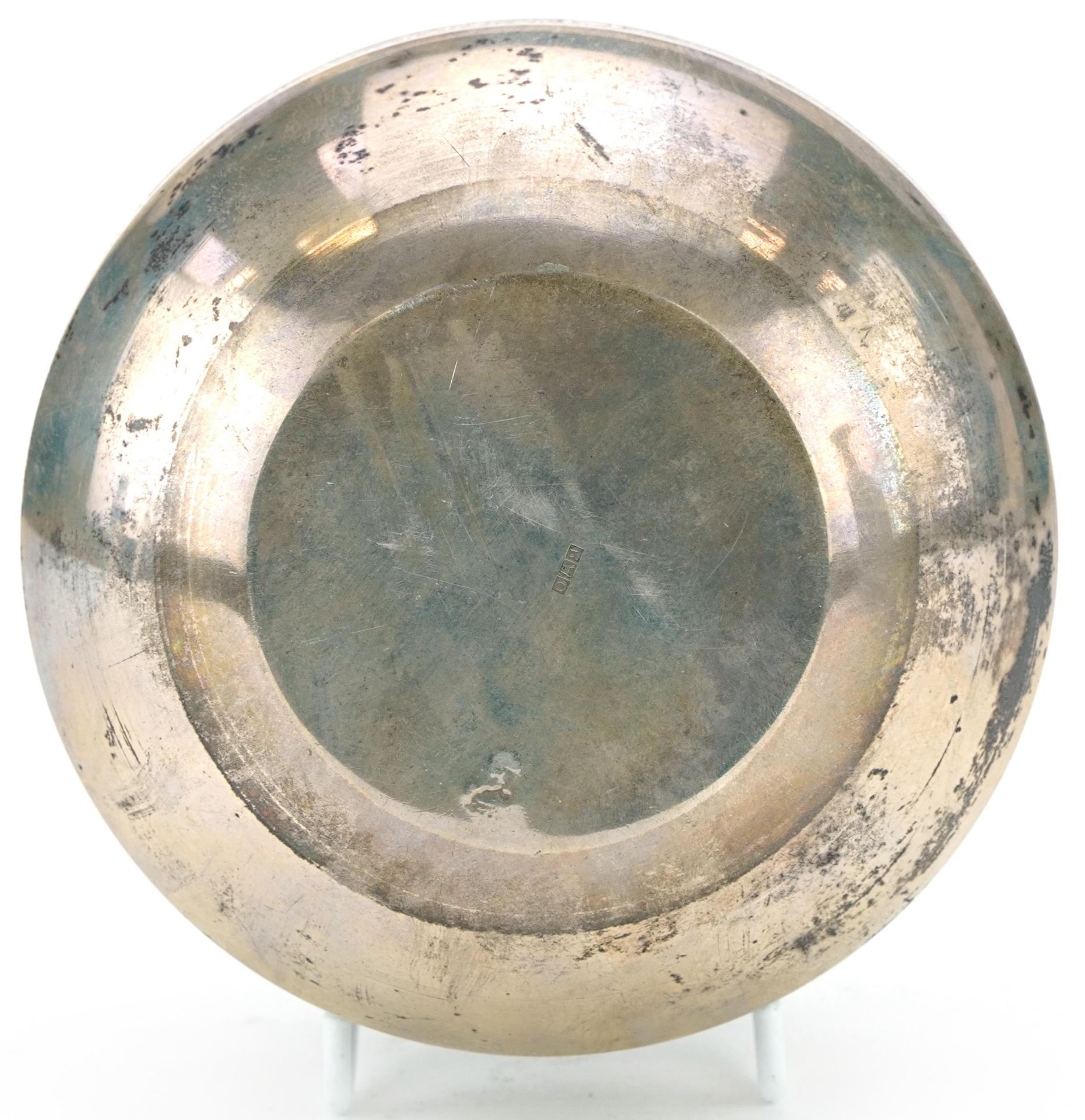 Circular Egyptian silver box and cover, 12cm in diameter, 236.8g - Image 3 of 4