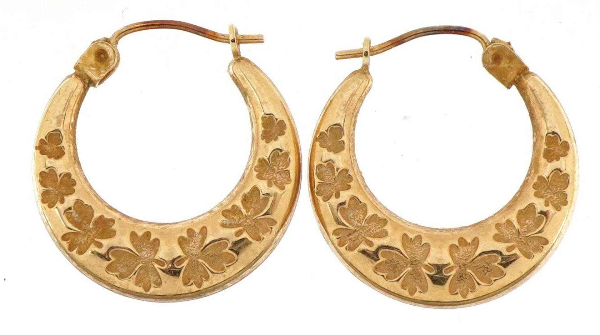 Pair of unmarked 9ct gold hoop earrings engraved with leaves, 1.8cm in diameter, 1.0g