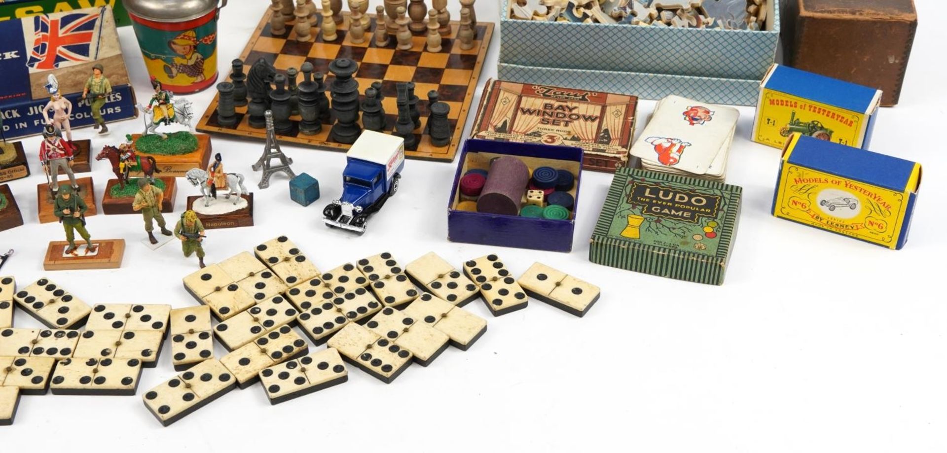 Antique and later toys including bone and ebony Dominoes, turned wooden chess pieces and hand - Image 5 of 5