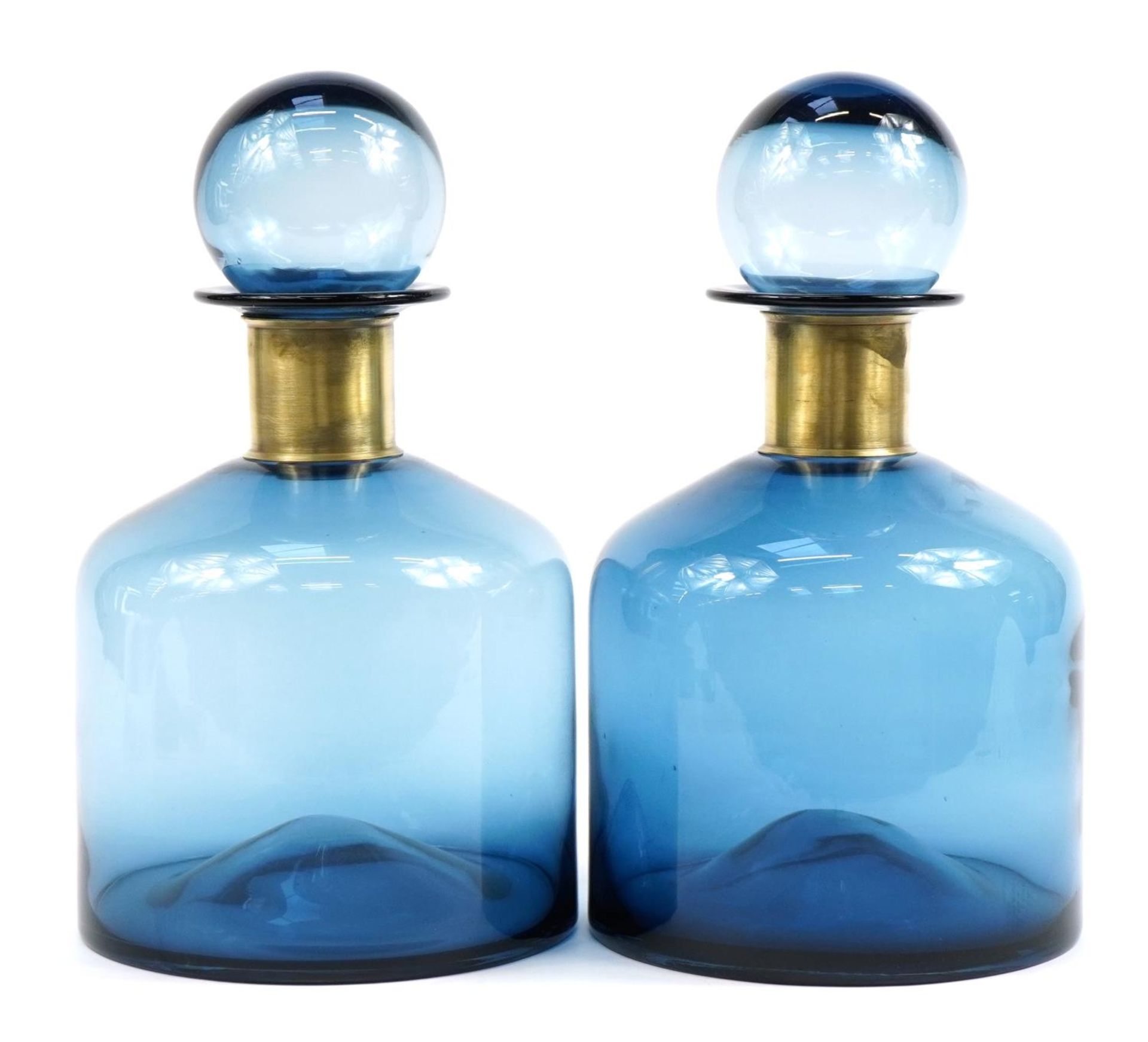 Pair of Danish style oversized blue glass display scent bottles with stoppers, each 37cm high - Bild 2 aus 3