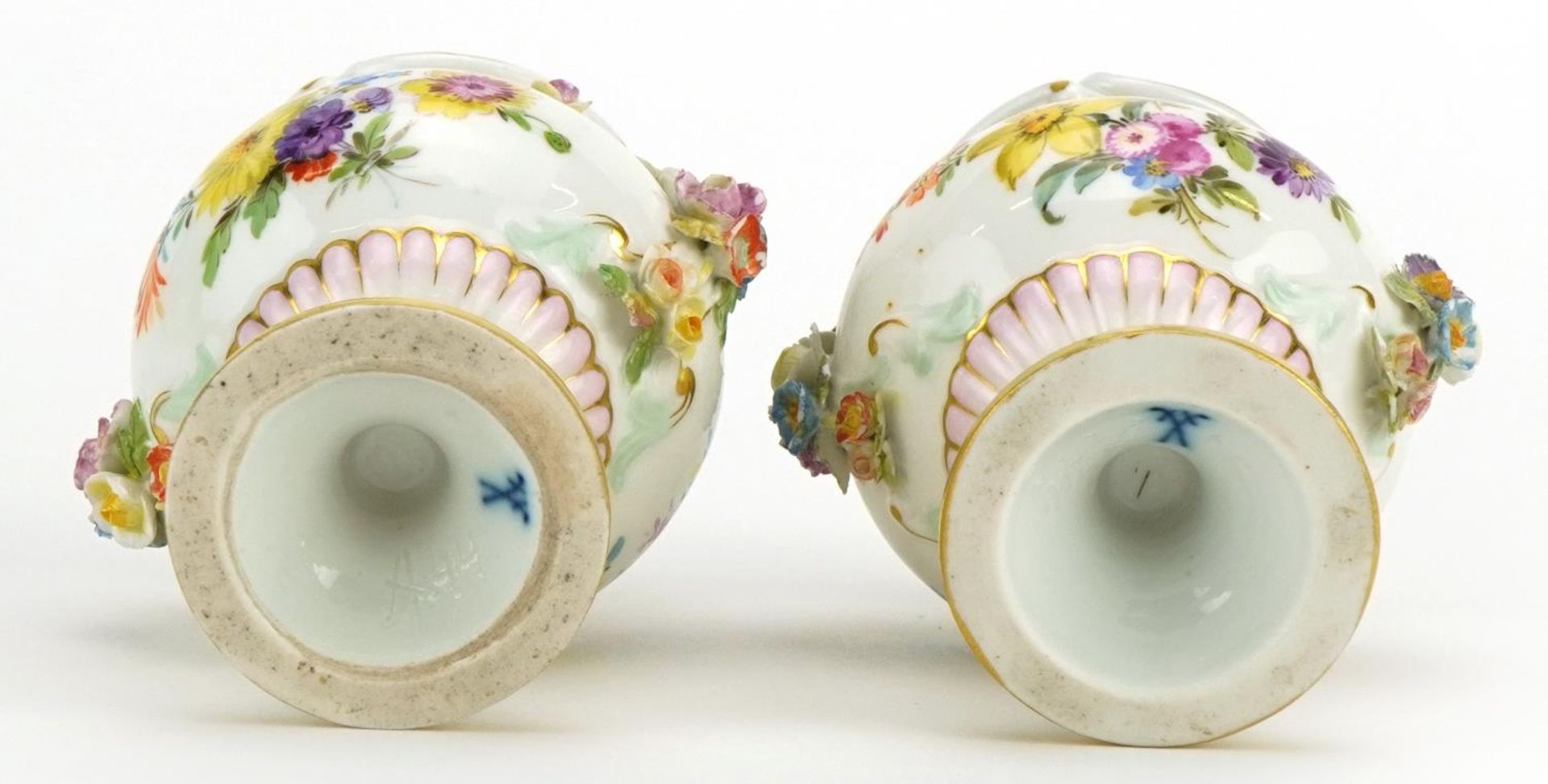 Meissen, pair of German floral encrusted porcelain vases hand painted with flowers, blue crossed - Bild 3 aus 4