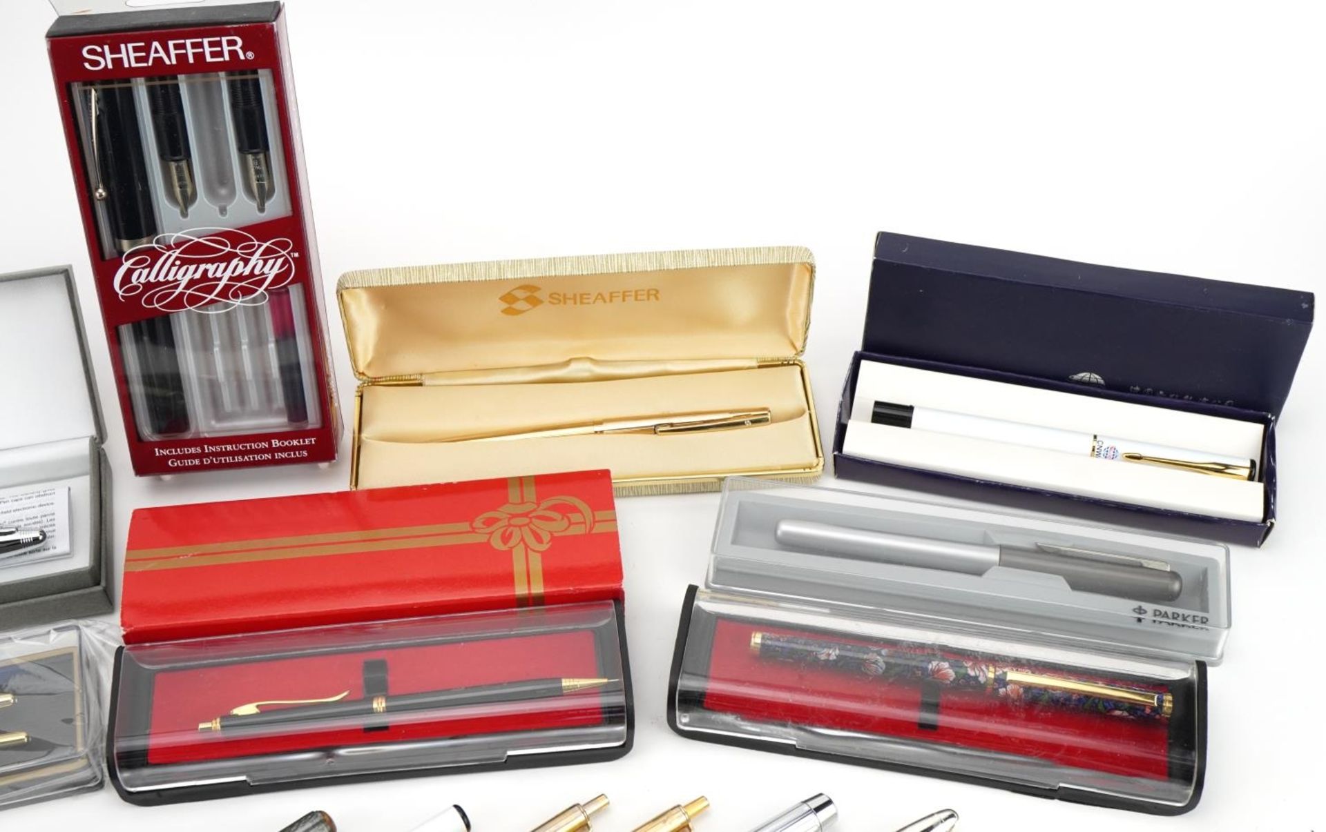 Vintage and later fountain pens and ballpoint pens including Parker and Sheaffer, one with 14ct gold - Bild 3 aus 6