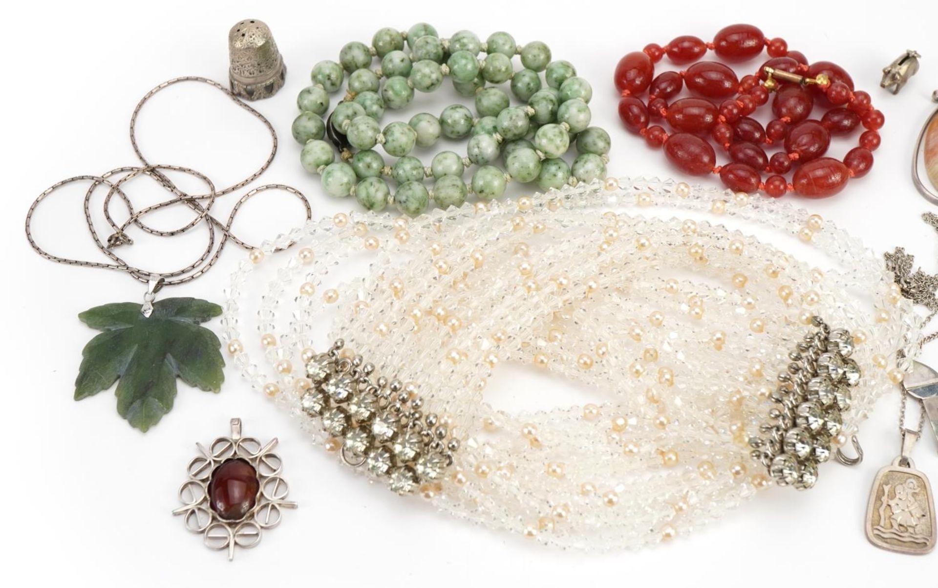 Antique and later jewellery, some silver including a crystal twelve row cocktail necklace, jade - Bild 2 aus 4