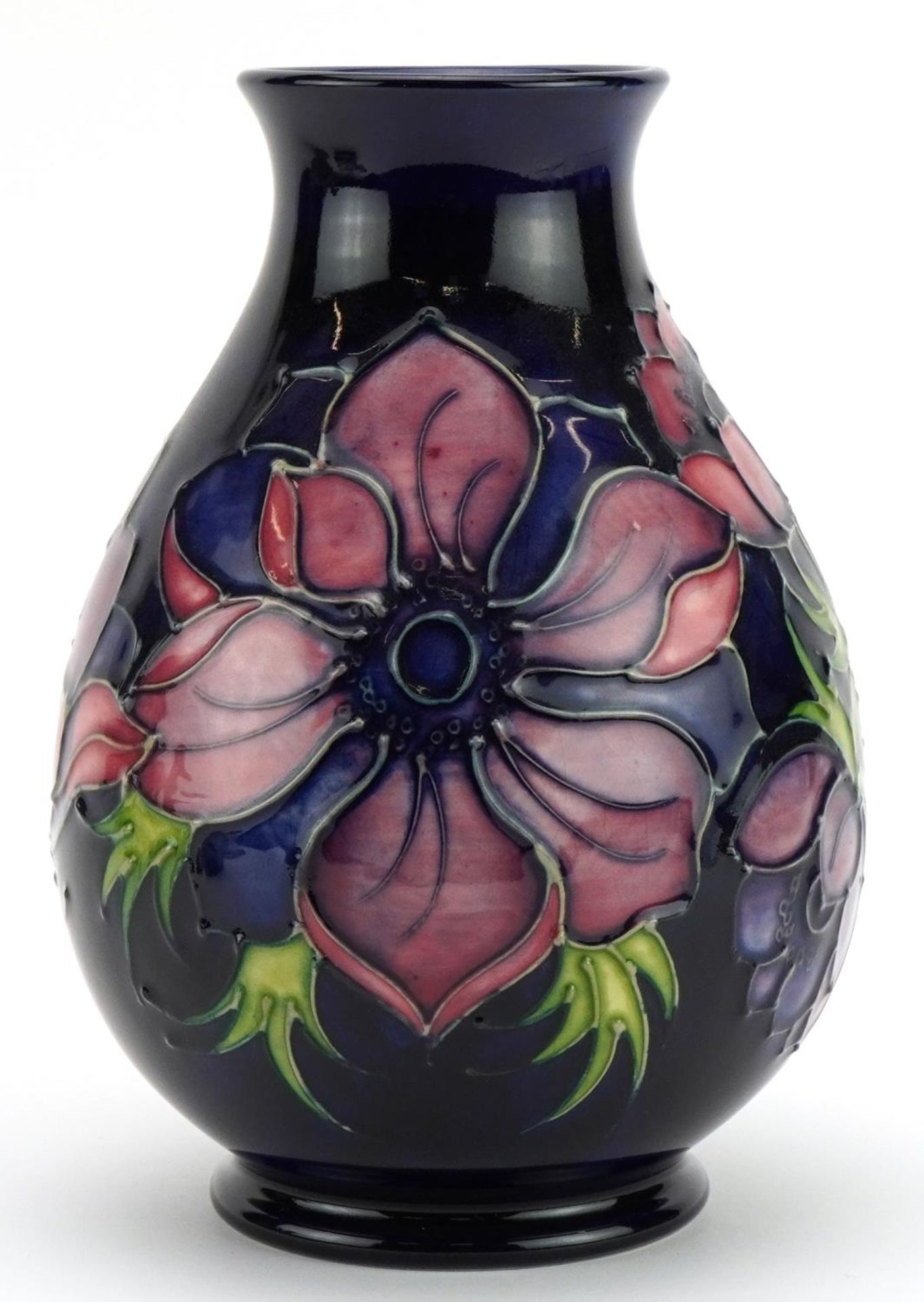 Moorcroft Pottery baluster vase hand painted with flowers hand painted with flowers, 19.5cm high - Bild 2 aus 4