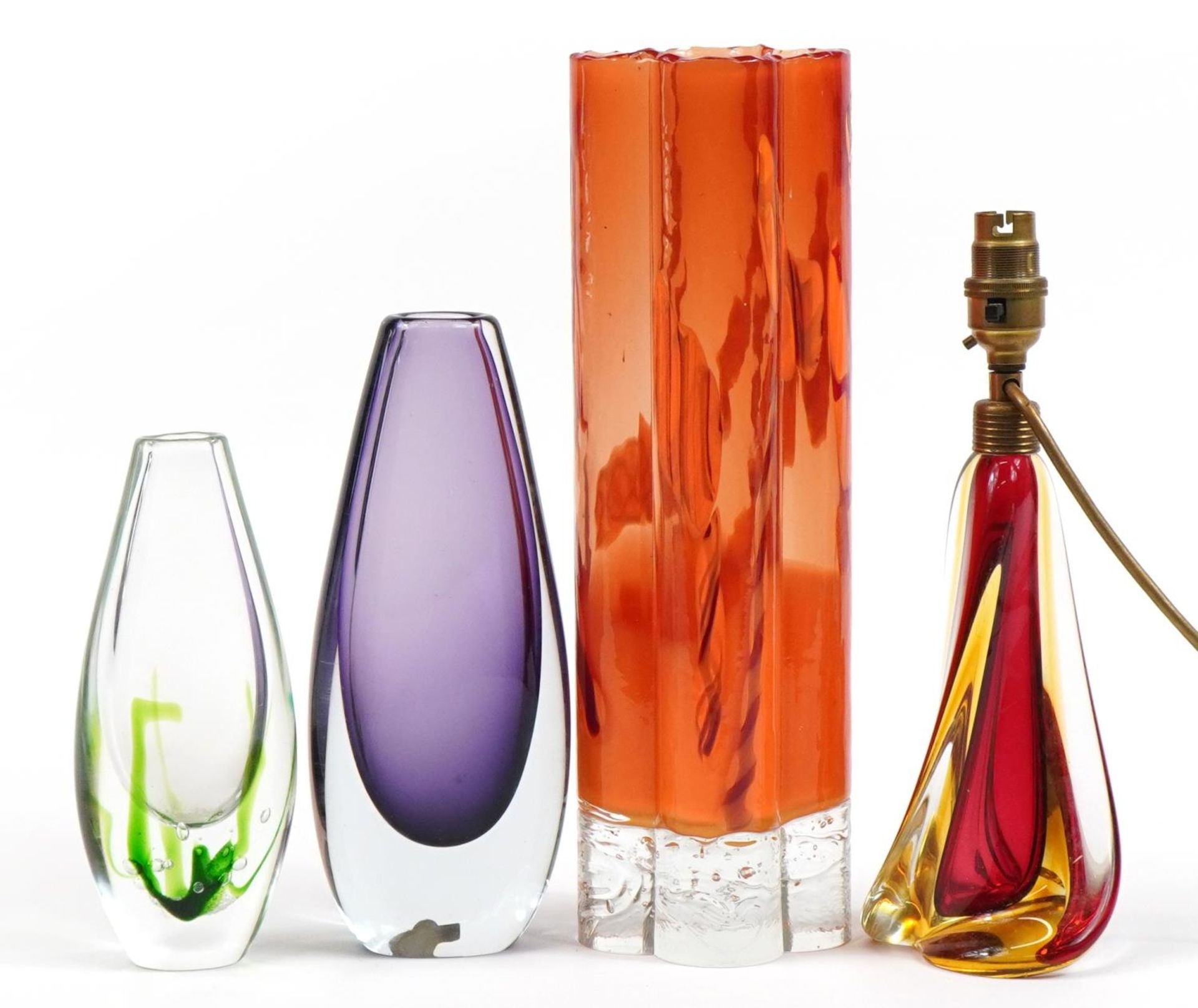 Art glassware including Strombergshyttan Swedish amethyst glass vase and a Kosta Boda green and - Bild 2 aus 4