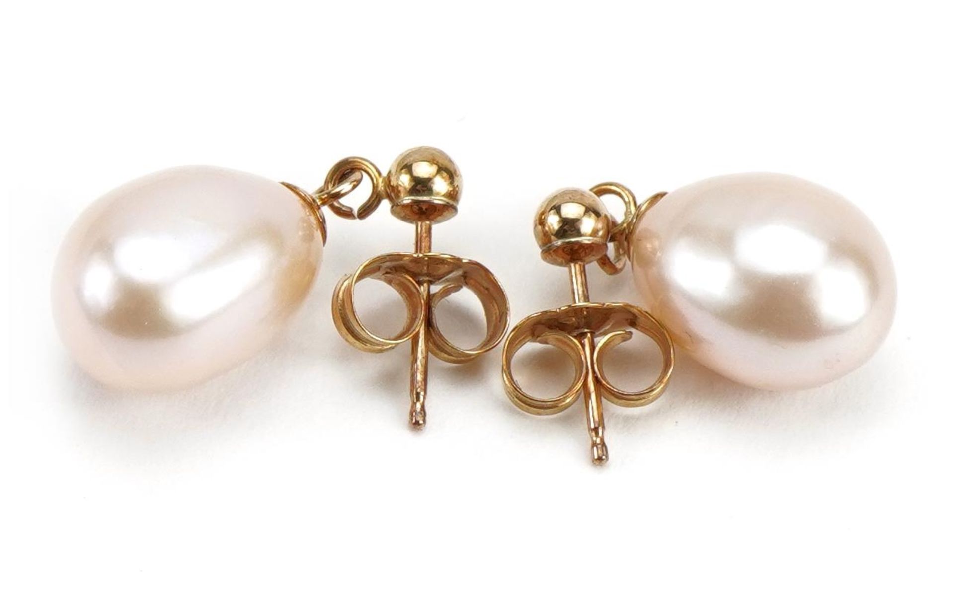 Pair of 9ct gold freshwater pearl drop earrings, 1.8cm high, 2.2g - Bild 2 aus 3