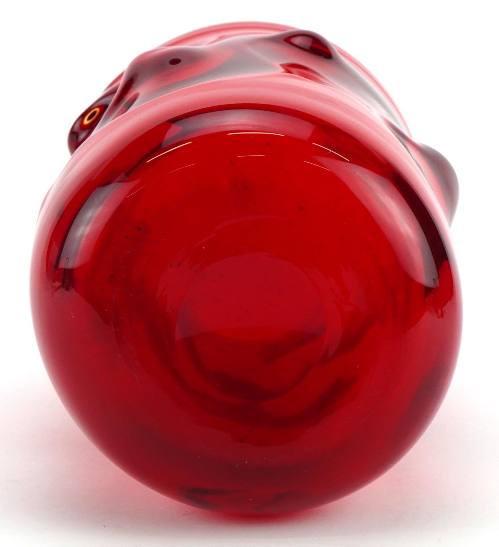 Geoffrey Baxter for Whitefriars, large Whitefriars knobbly glass vase in ruby, 23.5cm high - Bild 3 aus 3