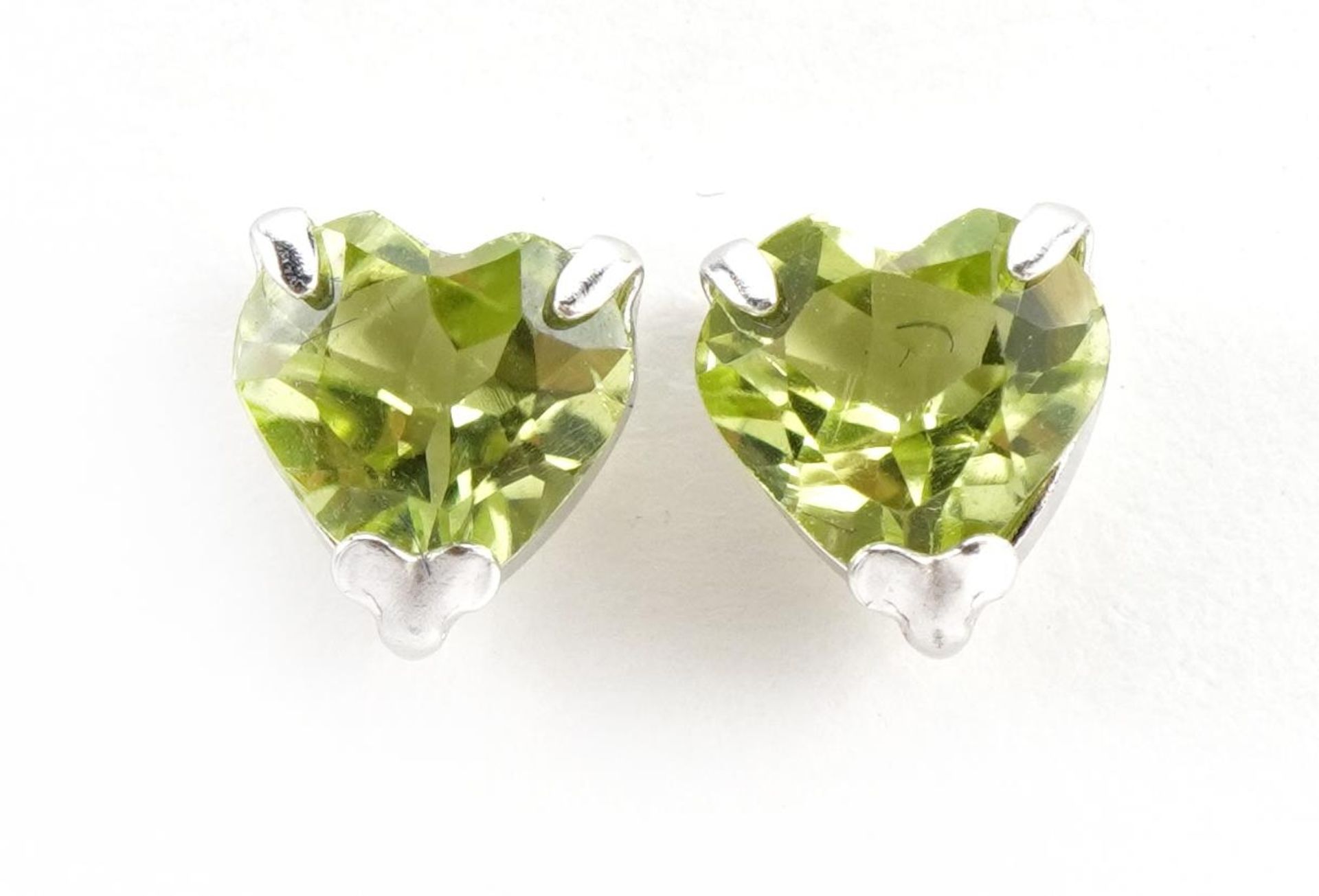 Pair of 18ct white gold peridot love heart stud earrings, 5mm high, 0.4g