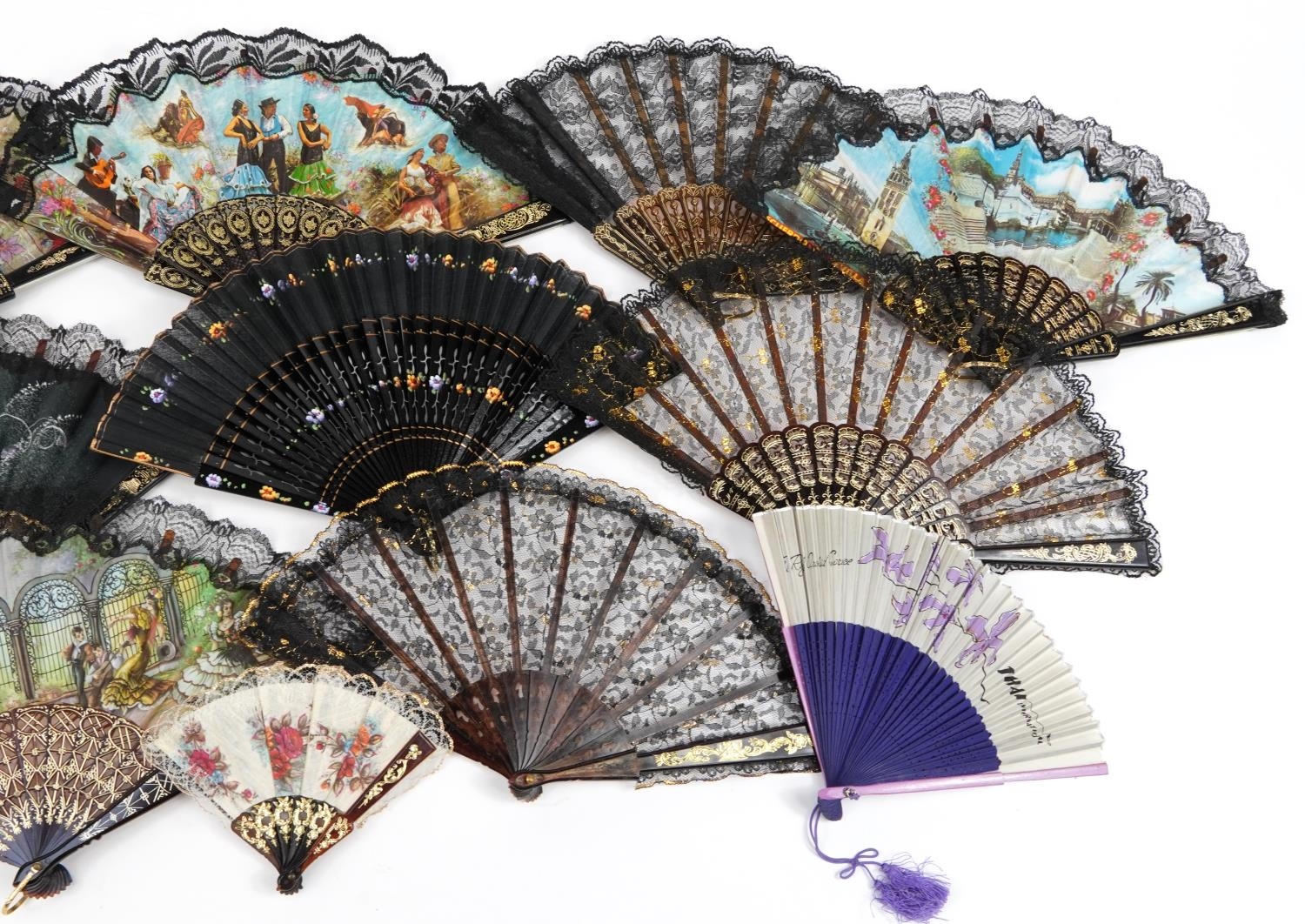 Fourteen vintage and later fans including some lace, the largest 26cm in length - Image 3 of 3