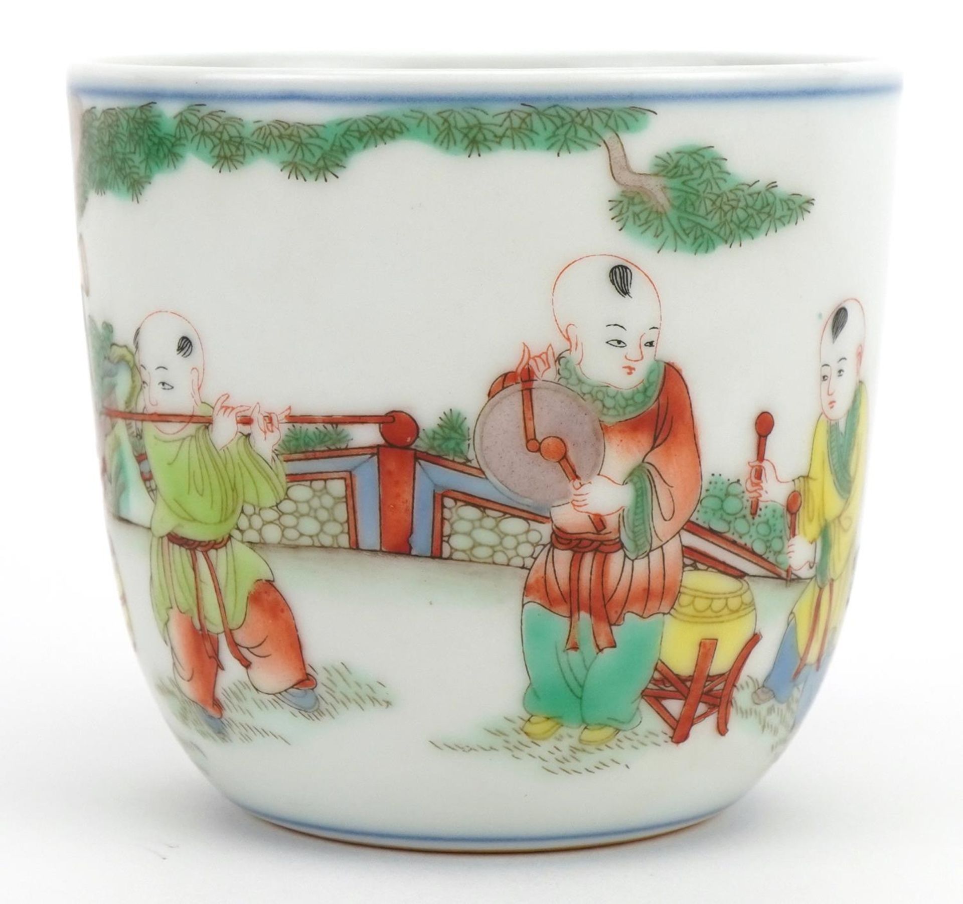 Chinese porcelain teacup hand painted in the famille verte palette with children playing - Image 2 of 3