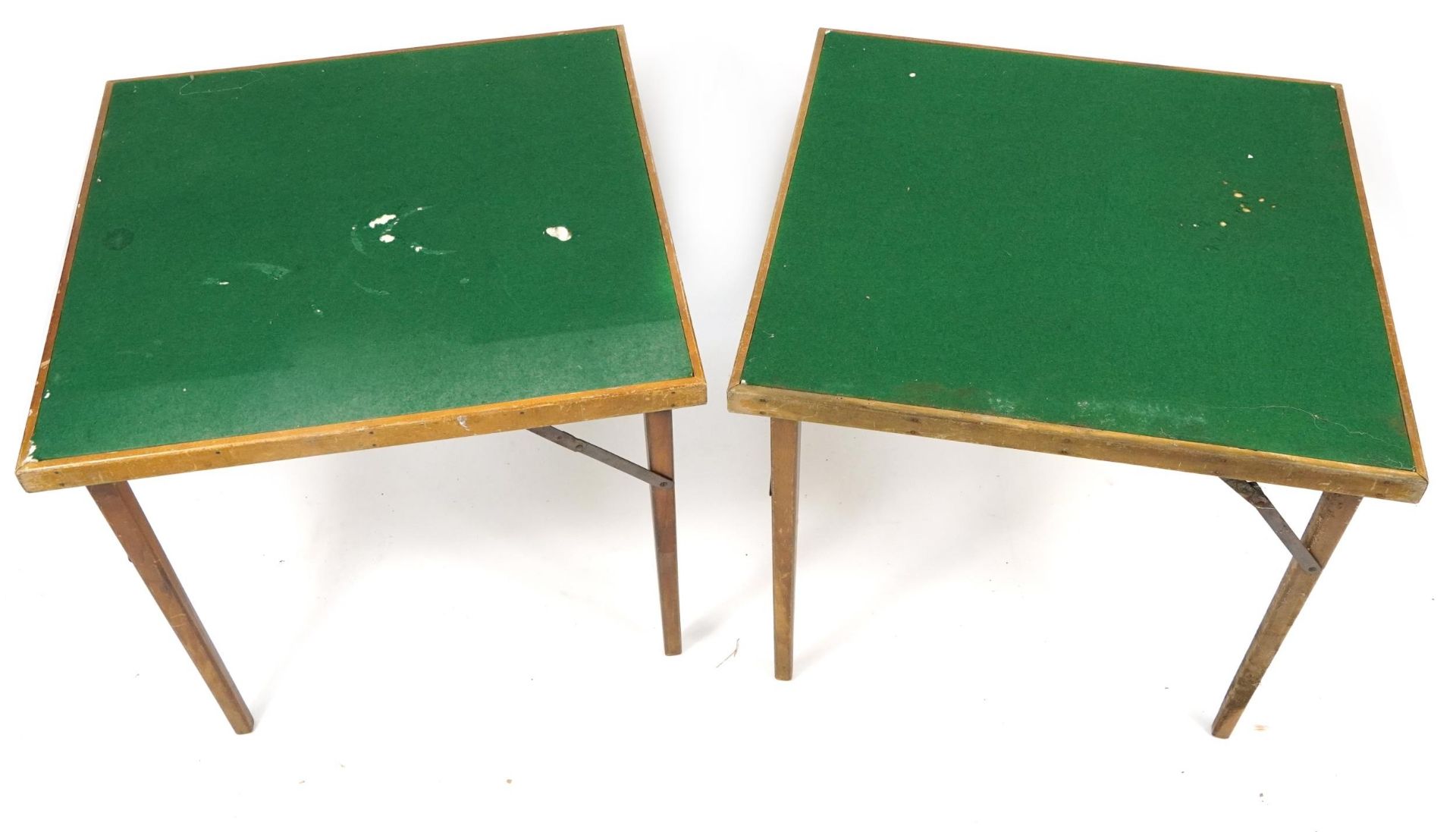 Two wooden green baize folding card tables, 77cm square - Bild 2 aus 3