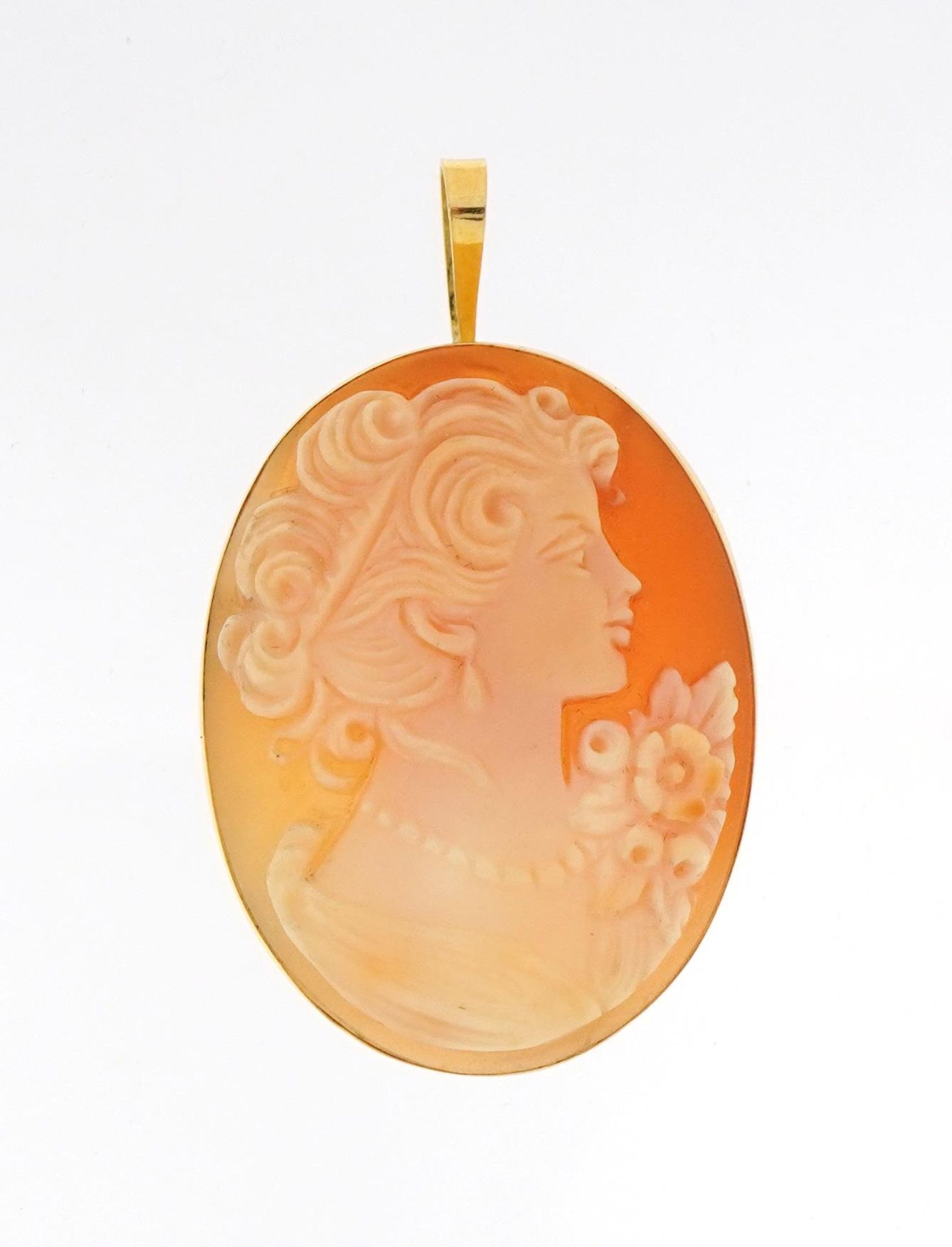 18ct gold mounted cameo maiden head pendant, 4.3cm high, 6.8g