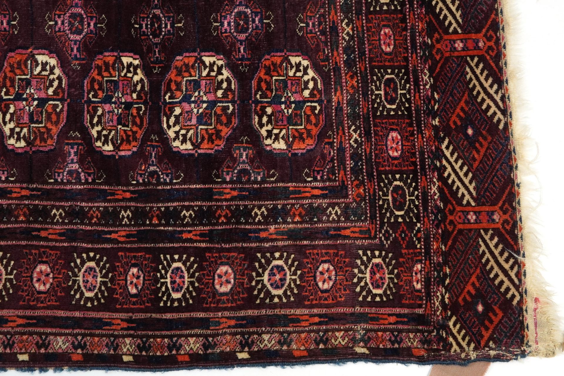 Rectangular Bokara red and blue ground rug with all over geometric design, 190cm x 126cm - Bild 5 aus 6