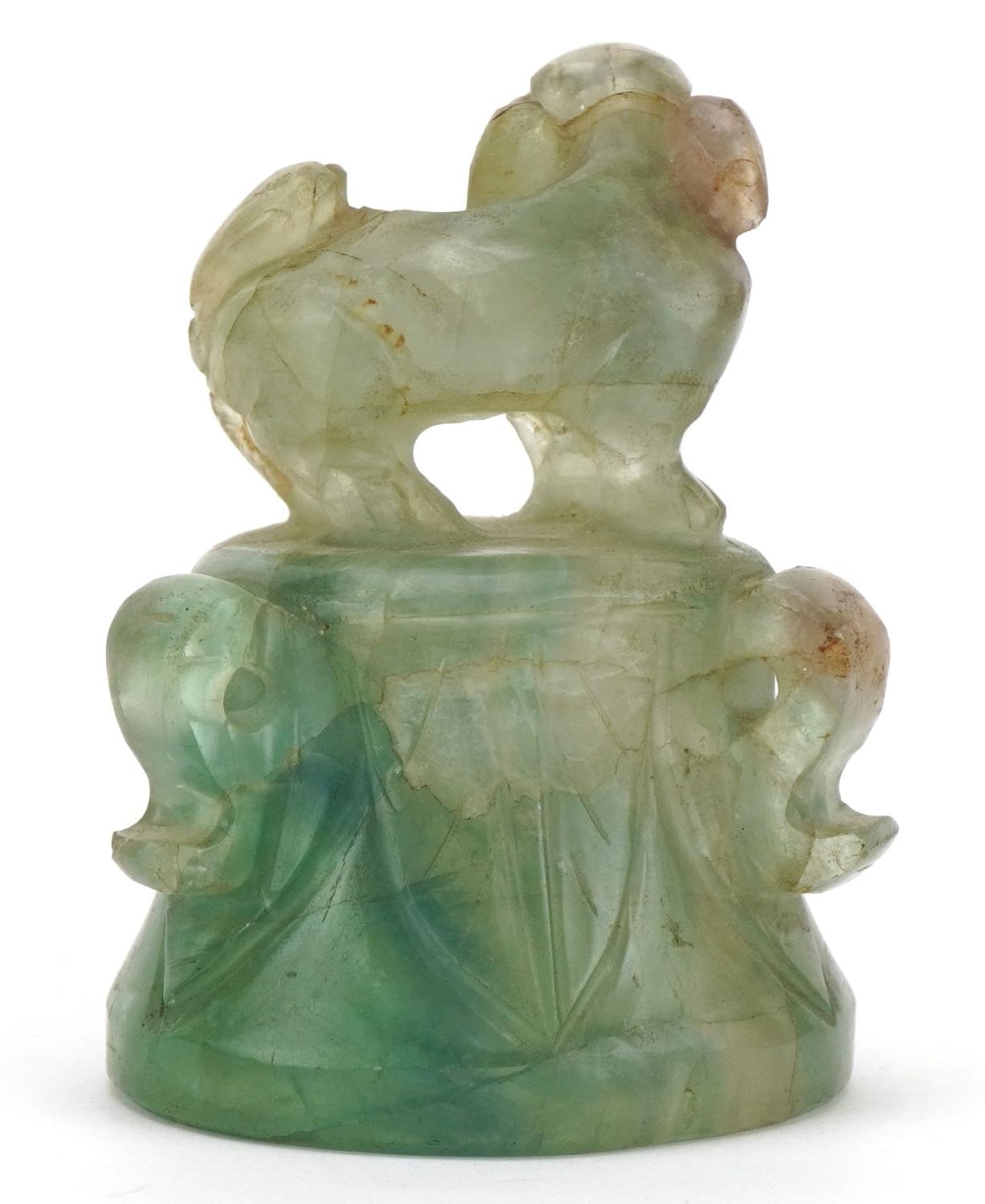 Chinese fluorite carving of an Archaic style bell with foo dog knop, 7cm high - Bild 2 aus 3