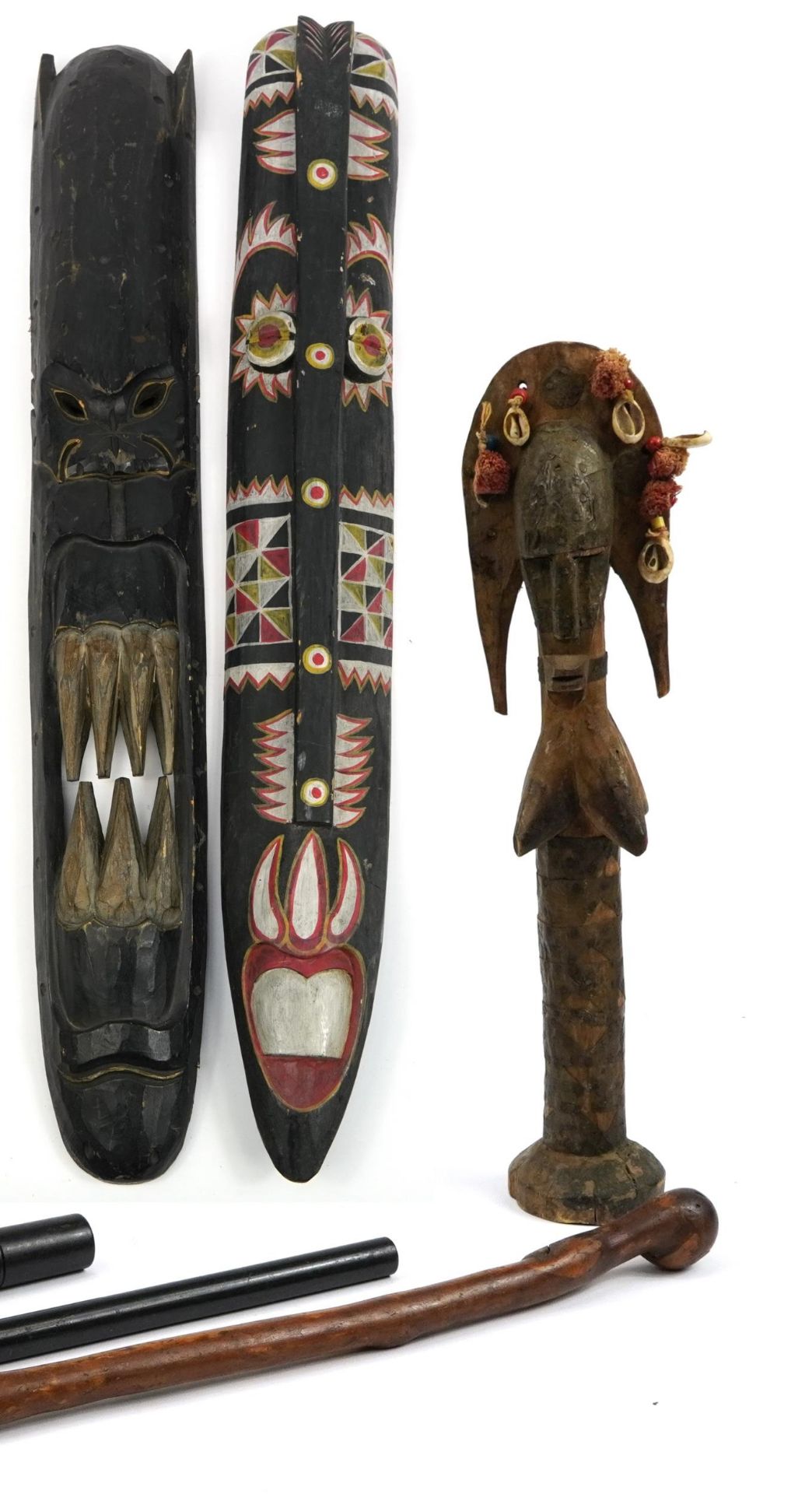 African and tribal carved wood items including two large hand painted wall masks and ebony - Bild 3 aus 3