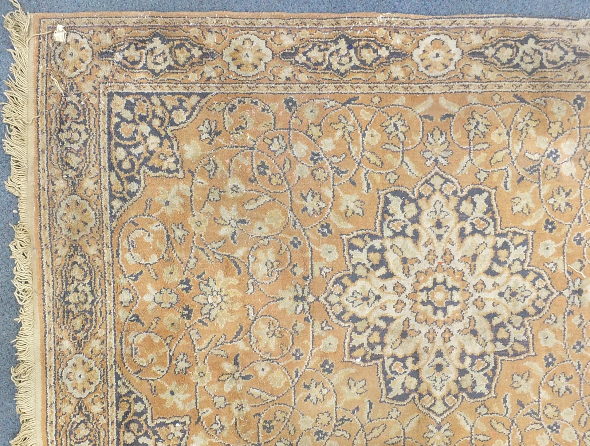 Rectangular Persian brown ground rug having an all over floral design, 165cm x 115cm - Bild 2 aus 6
