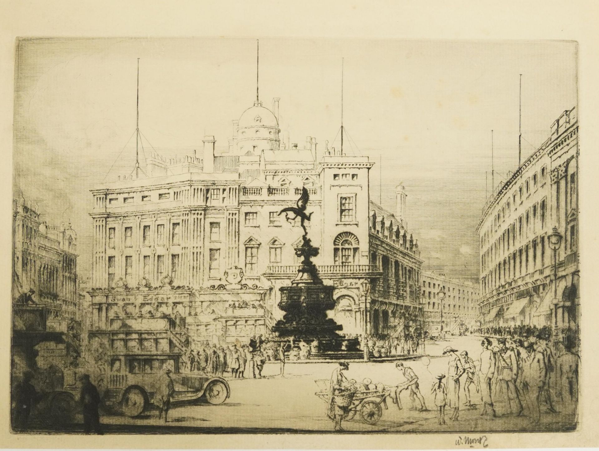 London street scene with figures before buildings, black and white etching, indistinctly signed, - Bild 2 aus 4