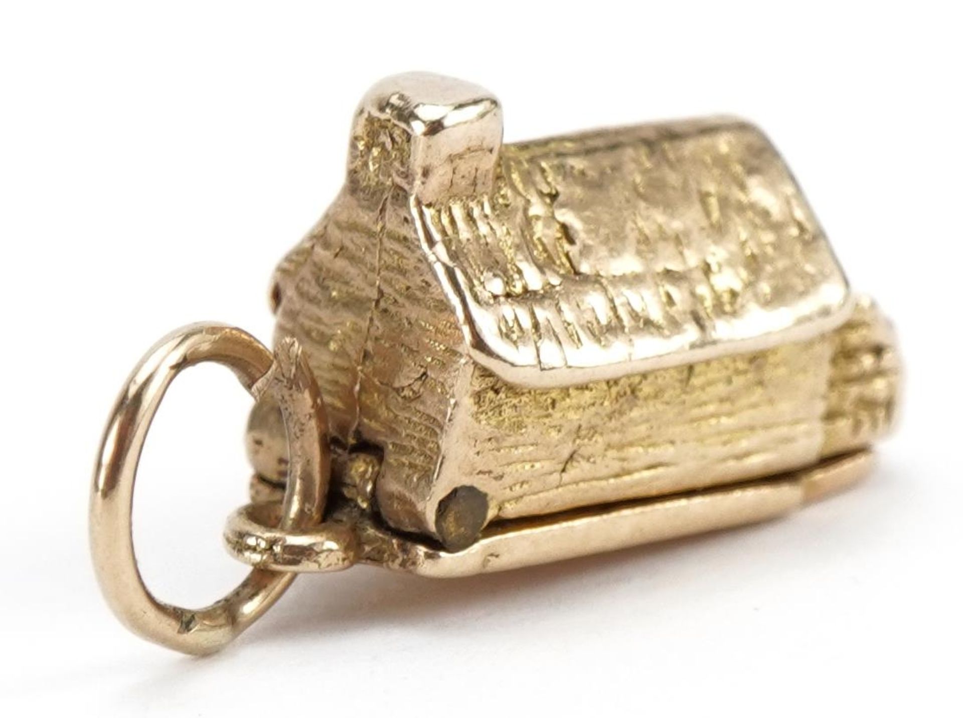 9ct gold cottage charm opening to reveal a figure and spinning wheel, 1.7cm wide, 3.1g - Image 3 of 4