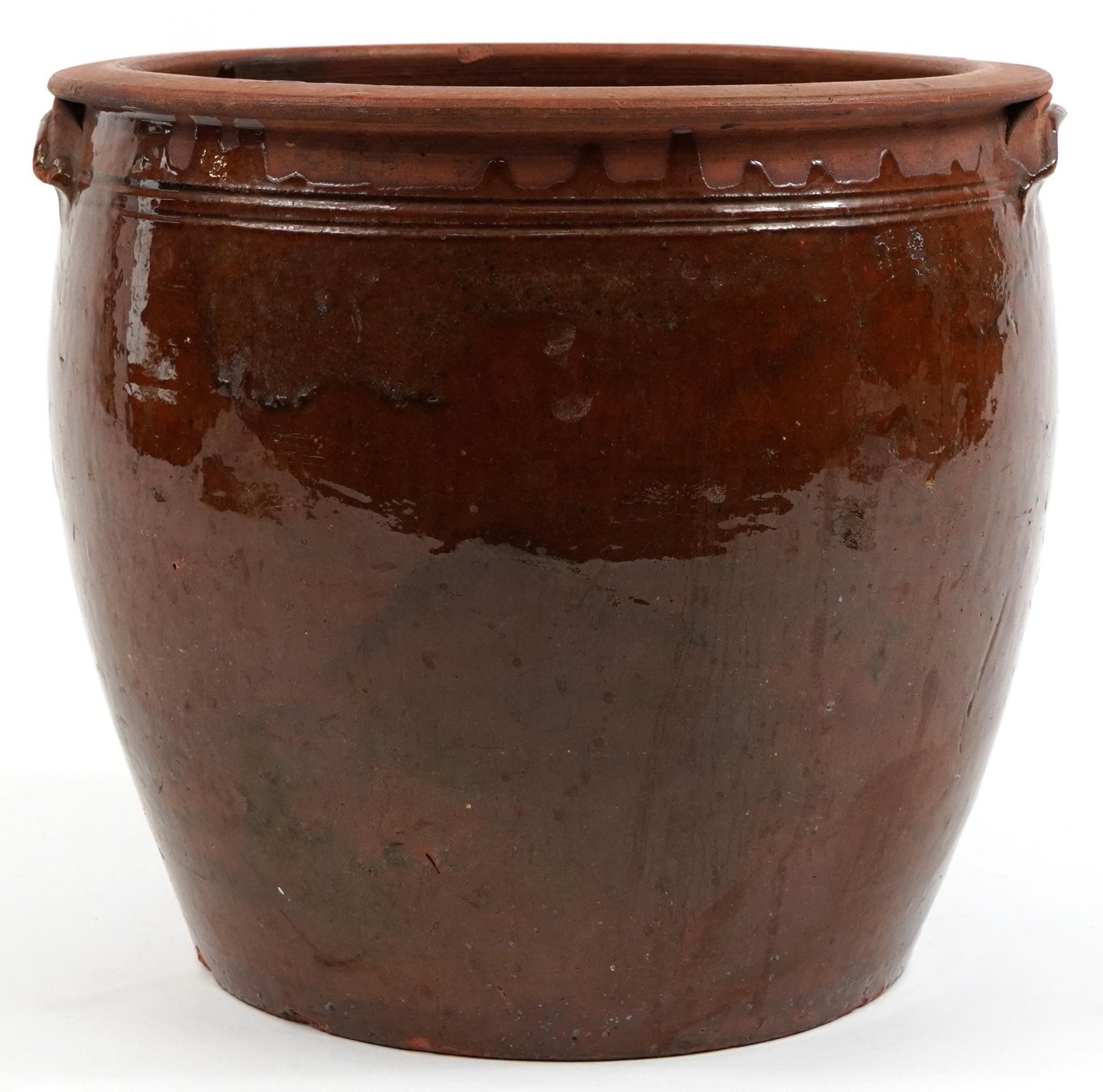 Large treacle glazed terracotta planter with twin handles, 32.5cm high x 36.5cm in diameter - Bild 2 aus 3