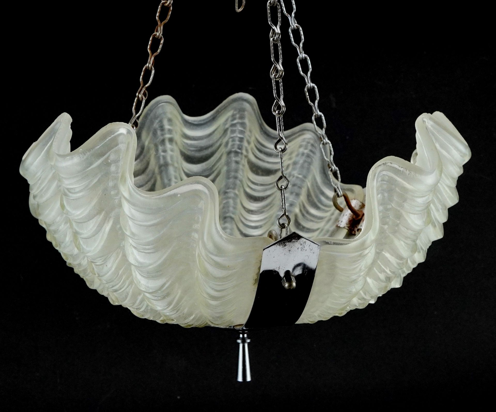 Art Deco frosted glass shell design light fitting with chromed mounts, 33cm in diameter