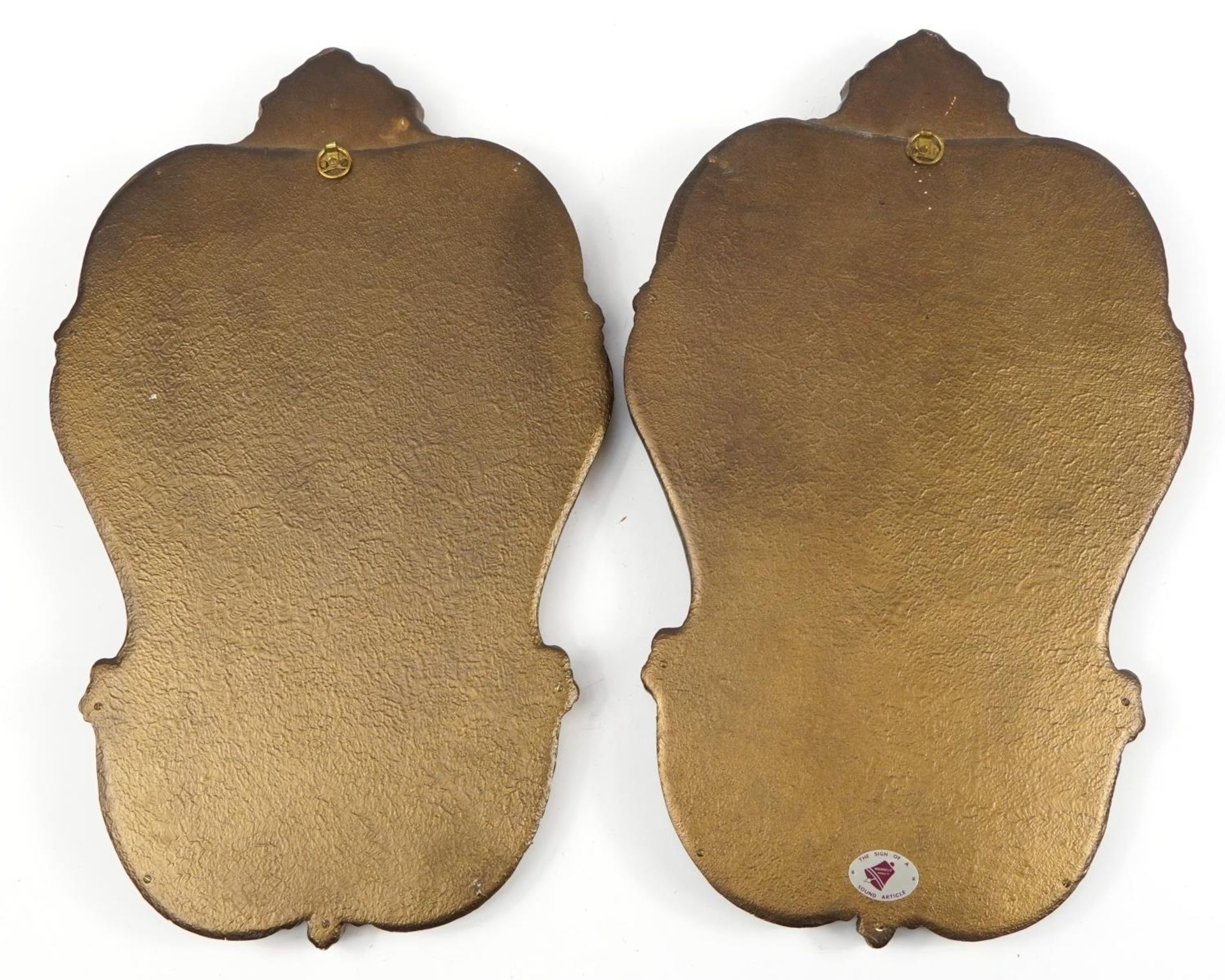 Pair of gilt framed cartouche wall mirrors with acanthus design borders, each 56cm high - Bild 2 aus 3