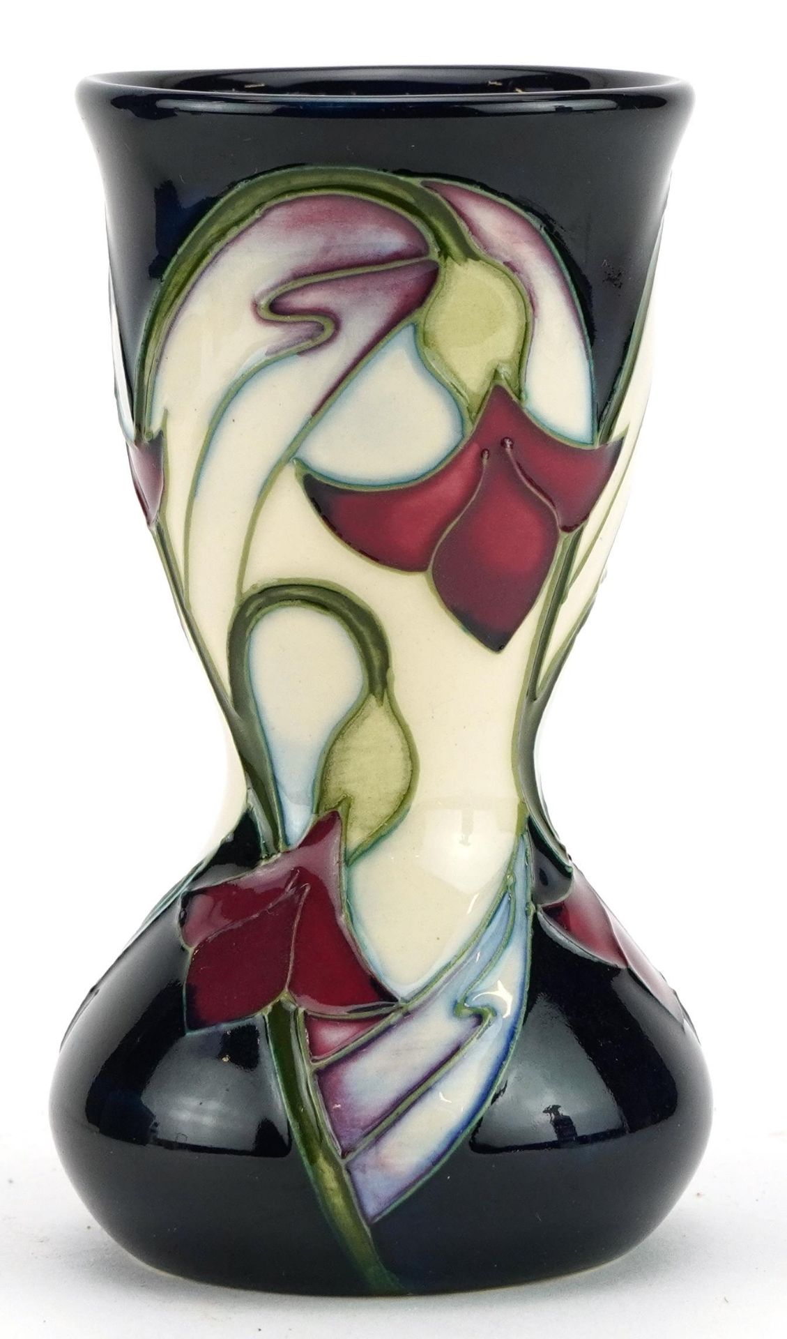 Moorcroft pottery vase hand painted with stylised flowers, dated 2006, with box, 11cm high - Bild 3 aus 4