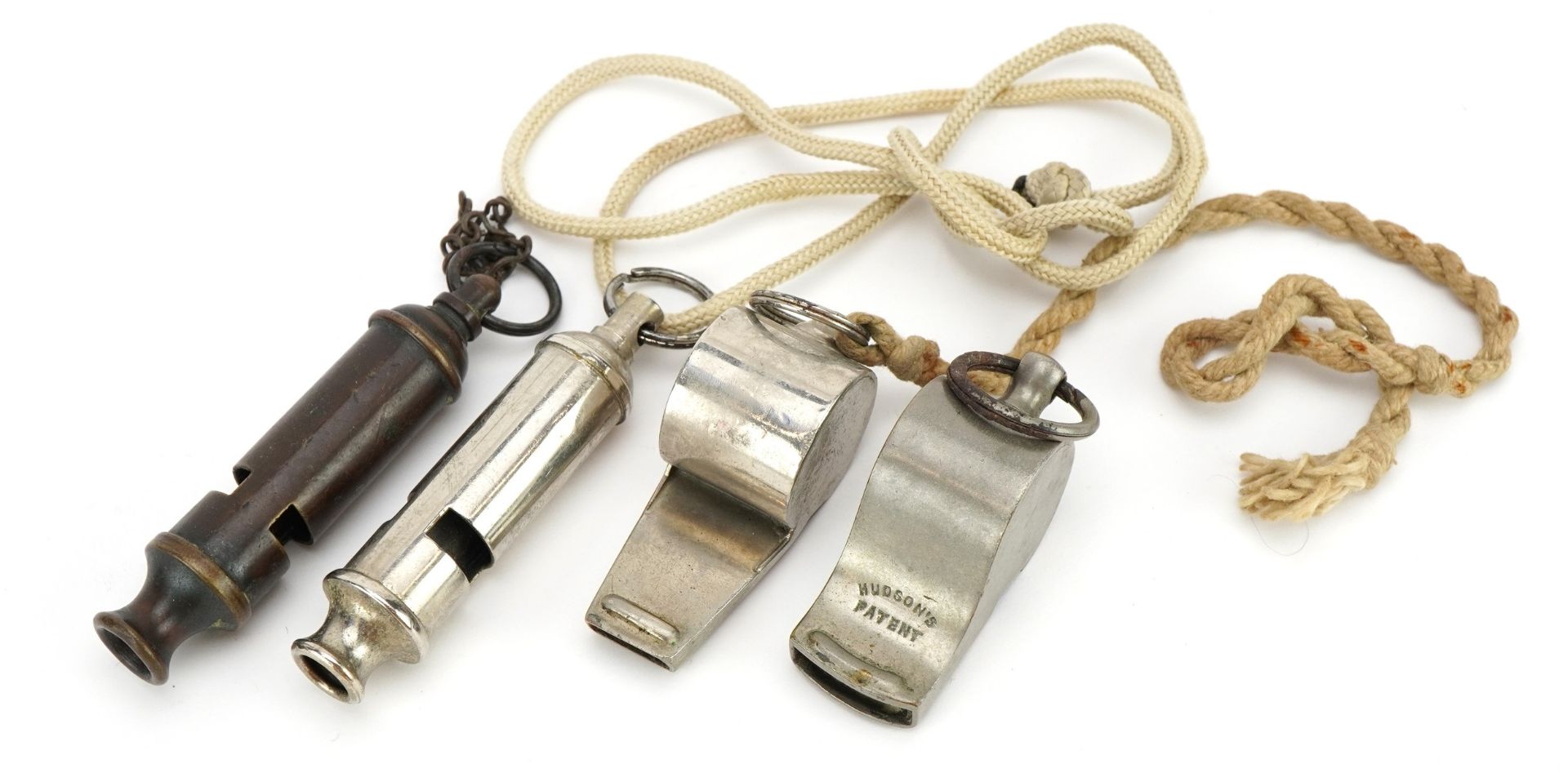 Brass Acme metal scout whistle and two Acme Thunderers, the largest 7.5cm - Bild 3 aus 3