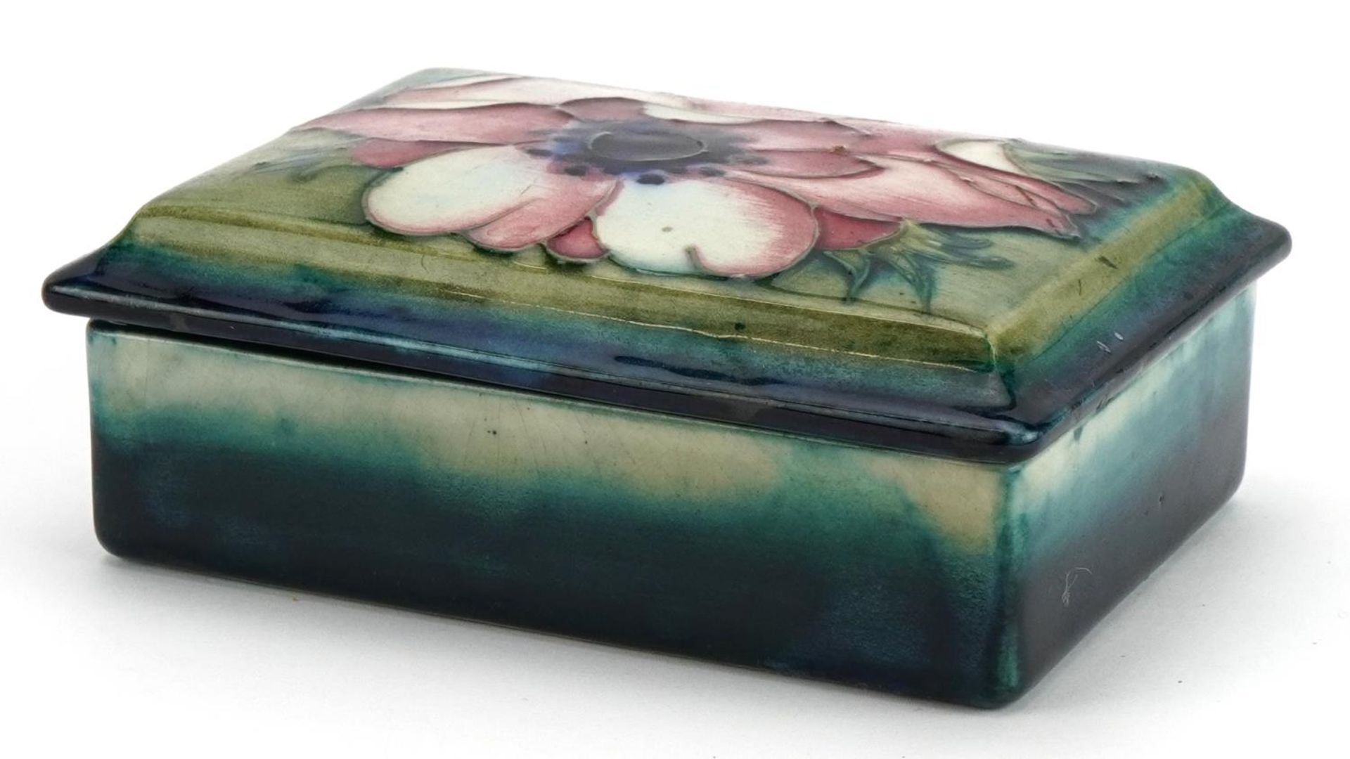 William Moorcroft pottery box and cover hand painted with a flower head, 12cm wide - Bild 3 aus 5