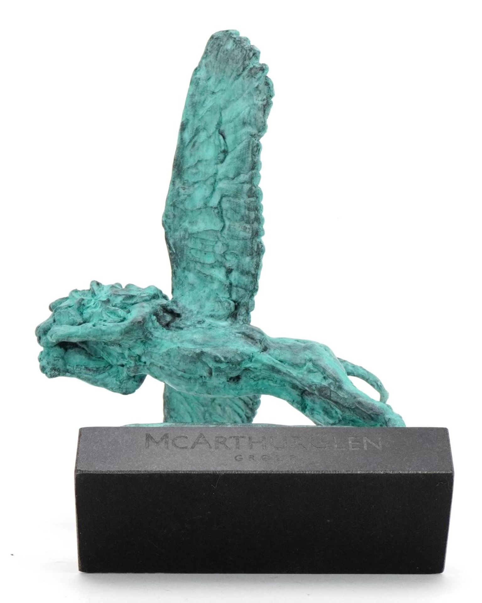 Mark Coreth for McArthur Glen Group, verdigris bronze study of a winged lion raised on a slate - Bild 5 aus 5