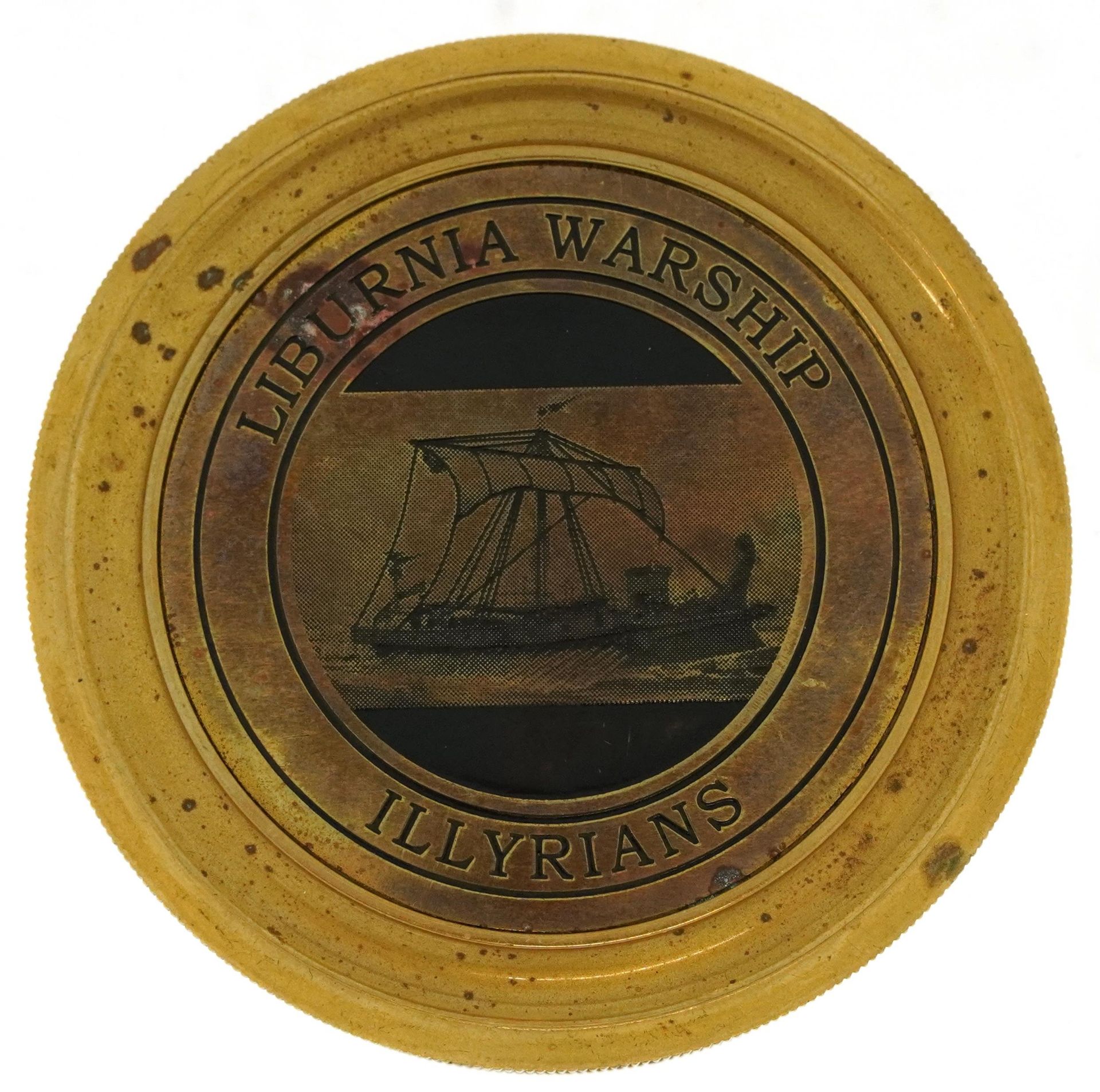 Circular brass naval interest compass, 7.5cm in diameter - Bild 2 aus 4