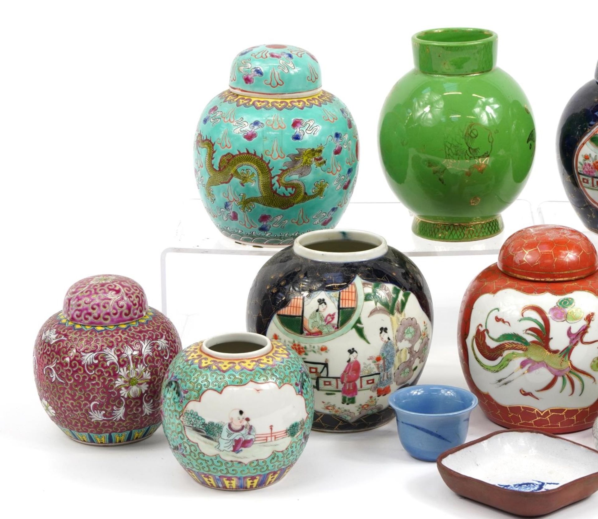 Chinese porcelain including ginger jars and a Canton famille rose teapot - Bild 2 aus 4