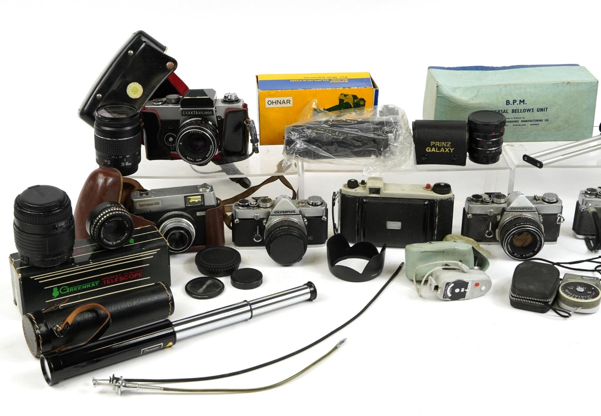 Vintage and later cameras, lenses and accessories including Olympus MD, Pentacon, Ilford, Sigma - Bild 2 aus 3