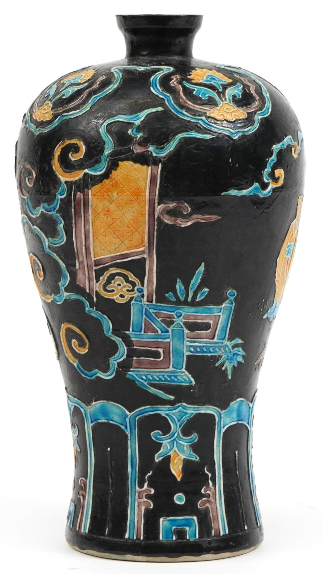 Chinese porcelain black ground vase hand painted with figures, 31cm high - Bild 2 aus 3