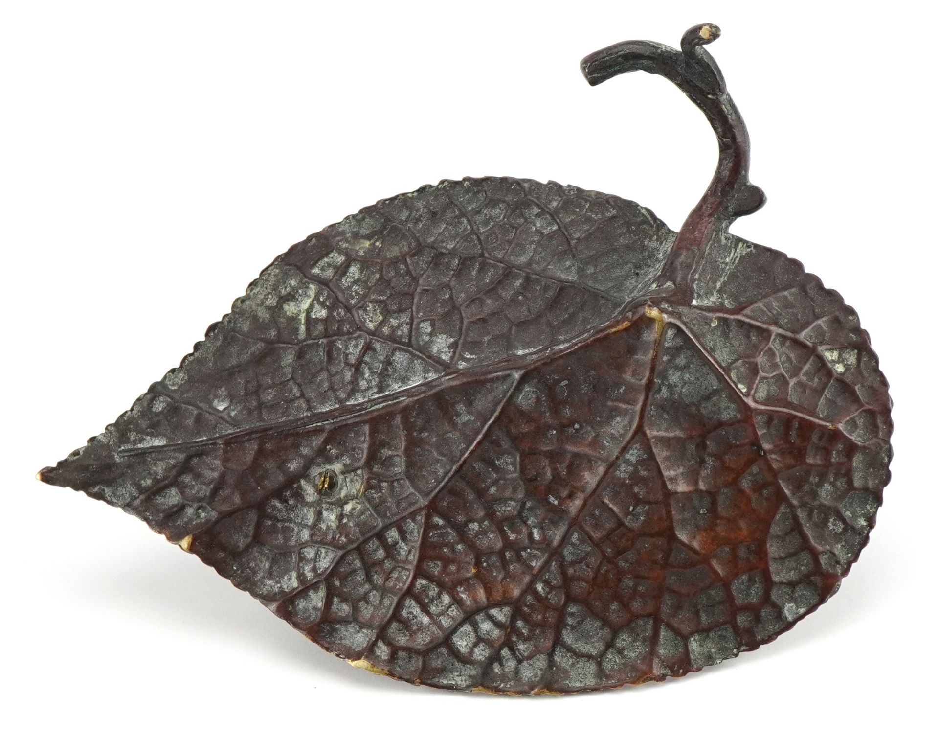 Manner of Franz Xaver Bergmann, patinated bronze dish in the form of a bird on a leaf, 16cm wide - Bild 3 aus 3