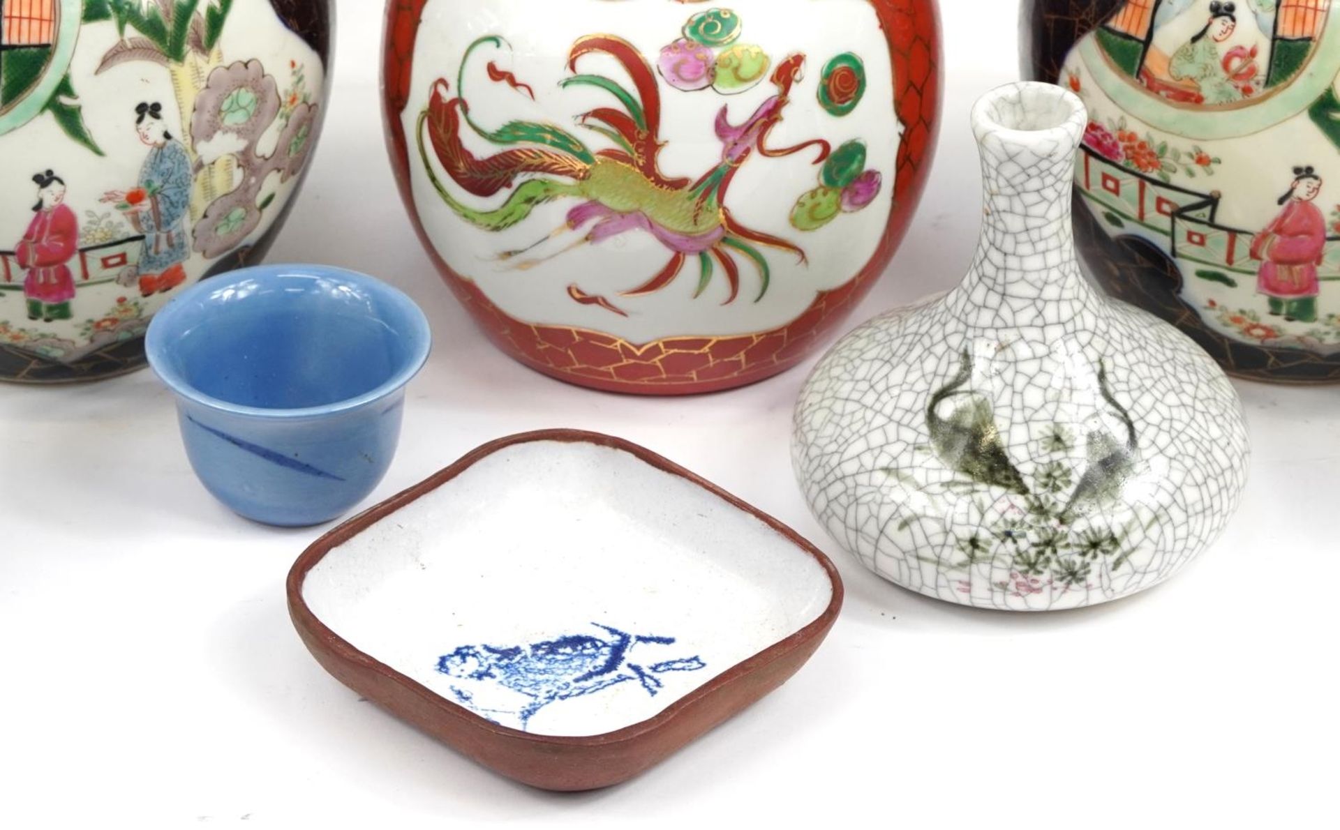 Chinese porcelain including ginger jars and a Canton famille rose teapot - Bild 3 aus 4