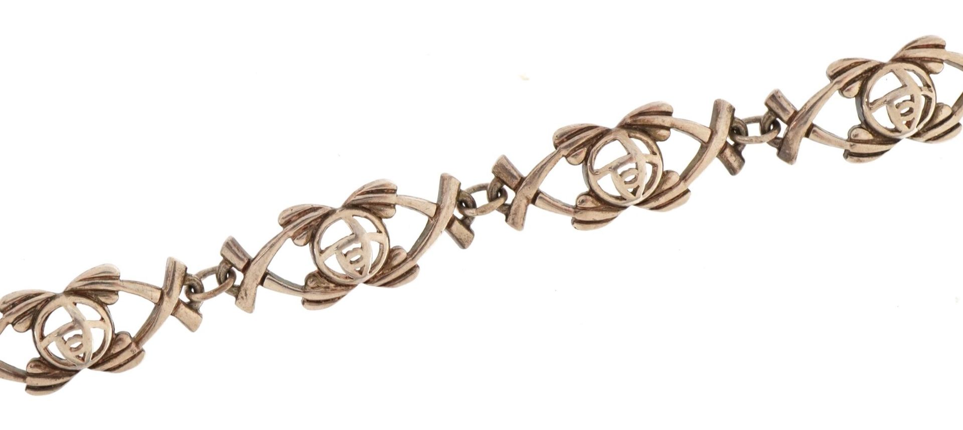 Stylish silver rose design bracelet stamped 925, 18cm in length, 12g