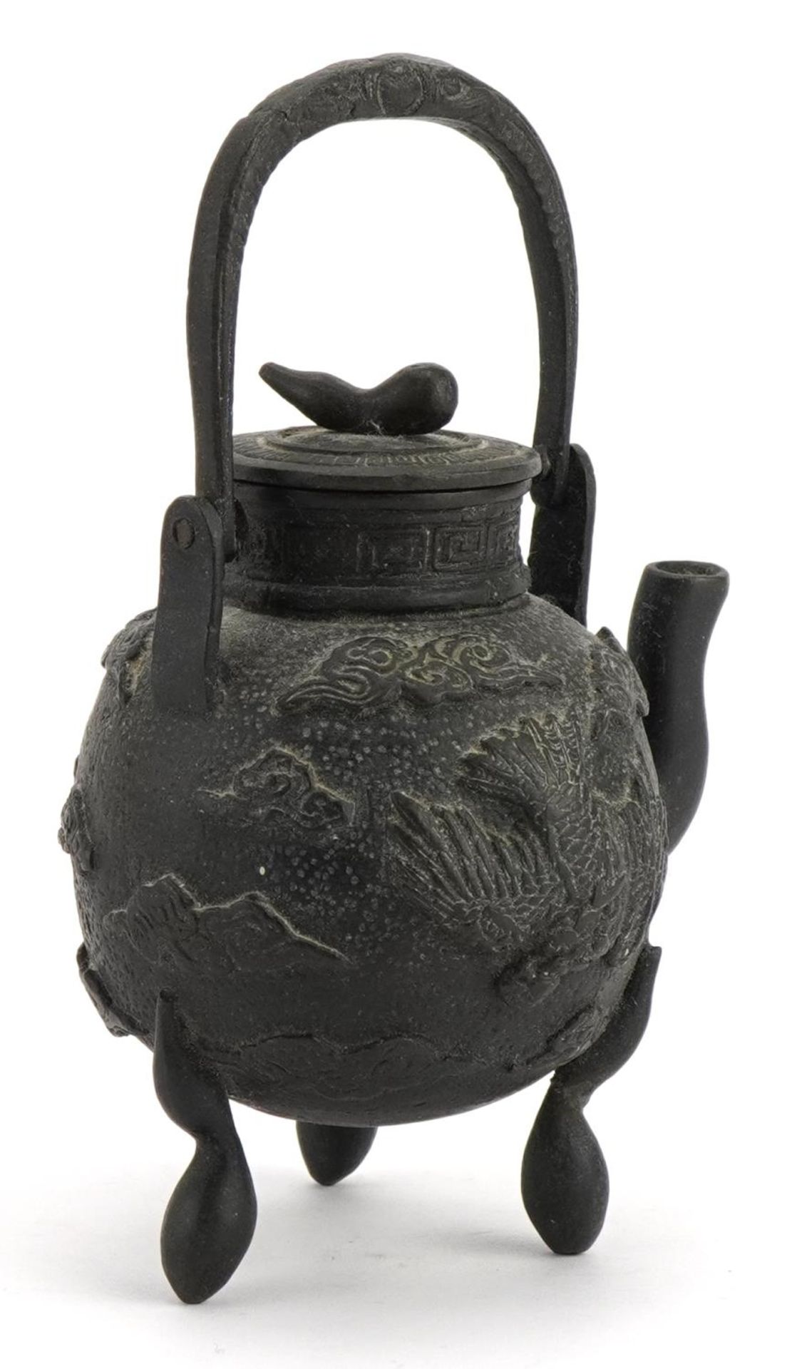 Miniature Asian three footed patinated bronze teapot cast with phoenixes amongst clouds, Chinese - Bild 2 aus 3