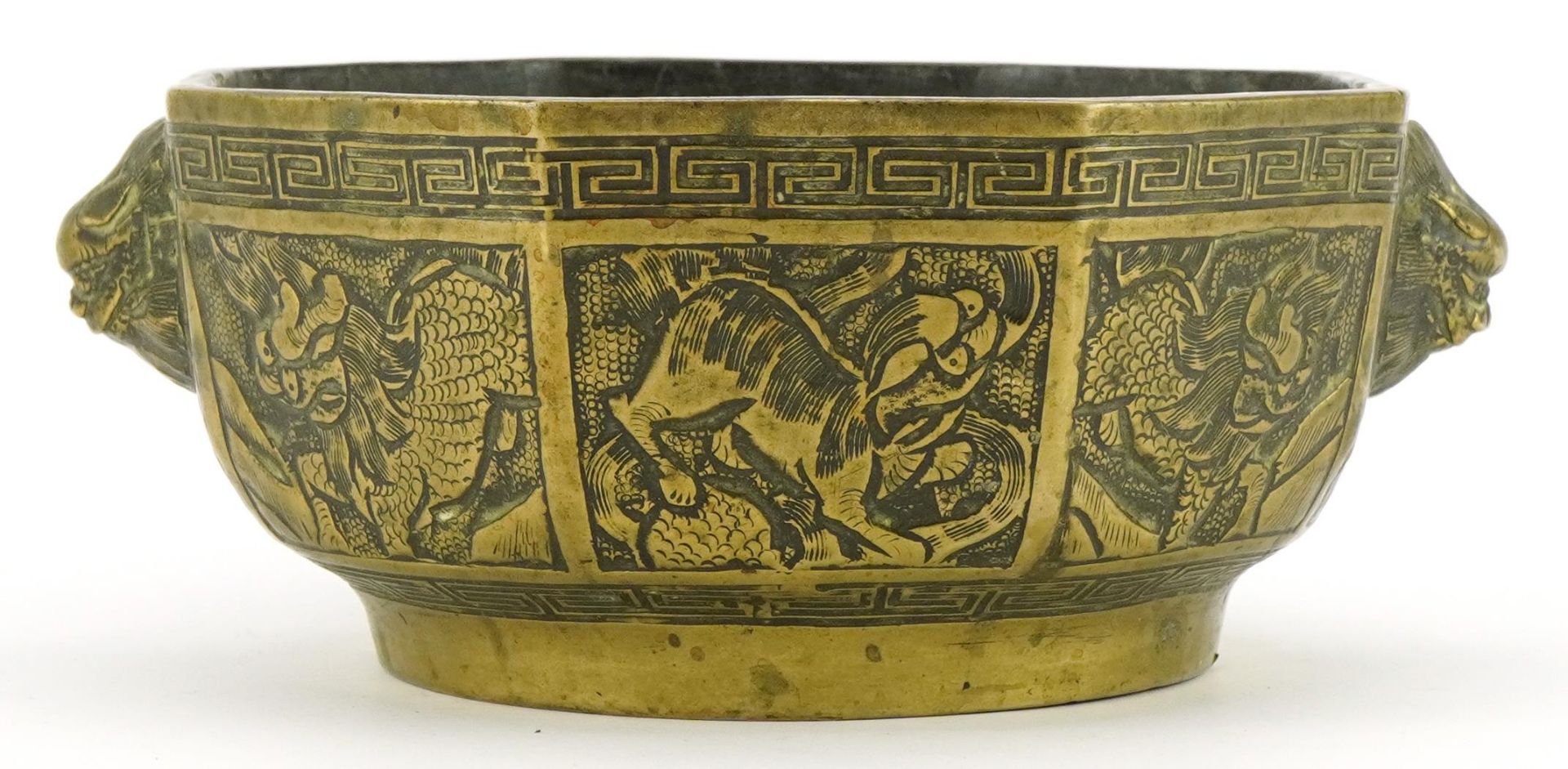 Chinese patinated bronze censer with animalia handles, character marks to the base, 17.5cm wide - Bild 2 aus 3