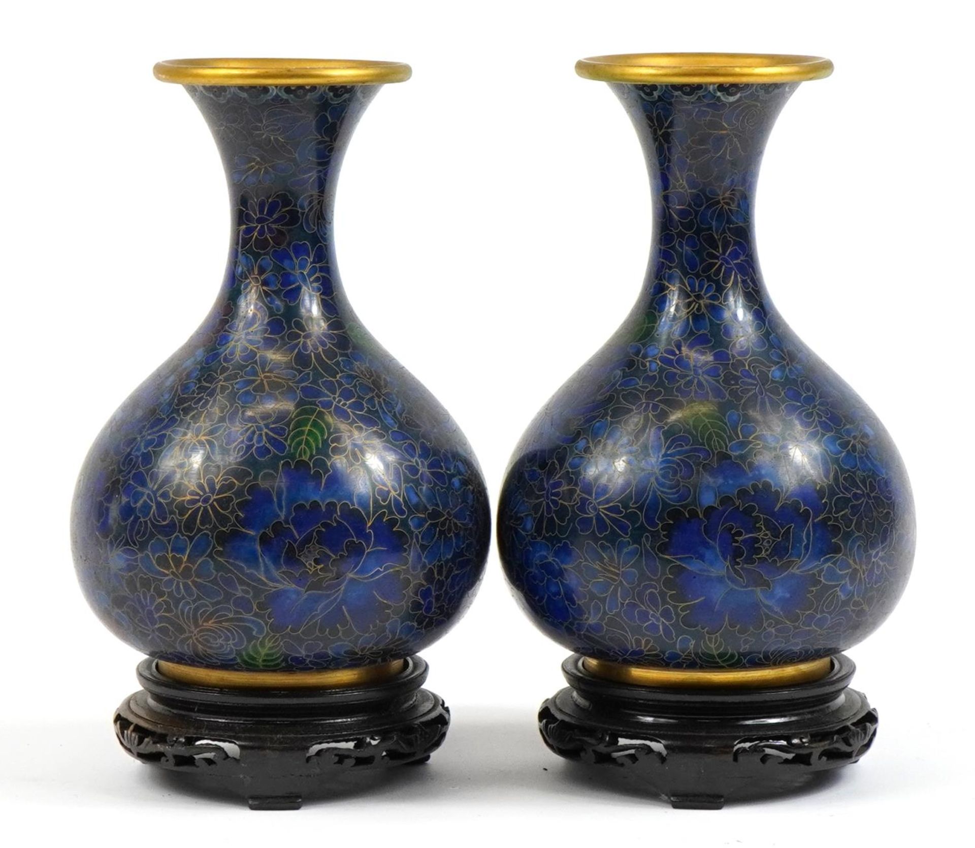 Pair of Chinese cloisonne vases with hardwood stands and box, each vase enamelled with flowers, each - Bild 3 aus 6