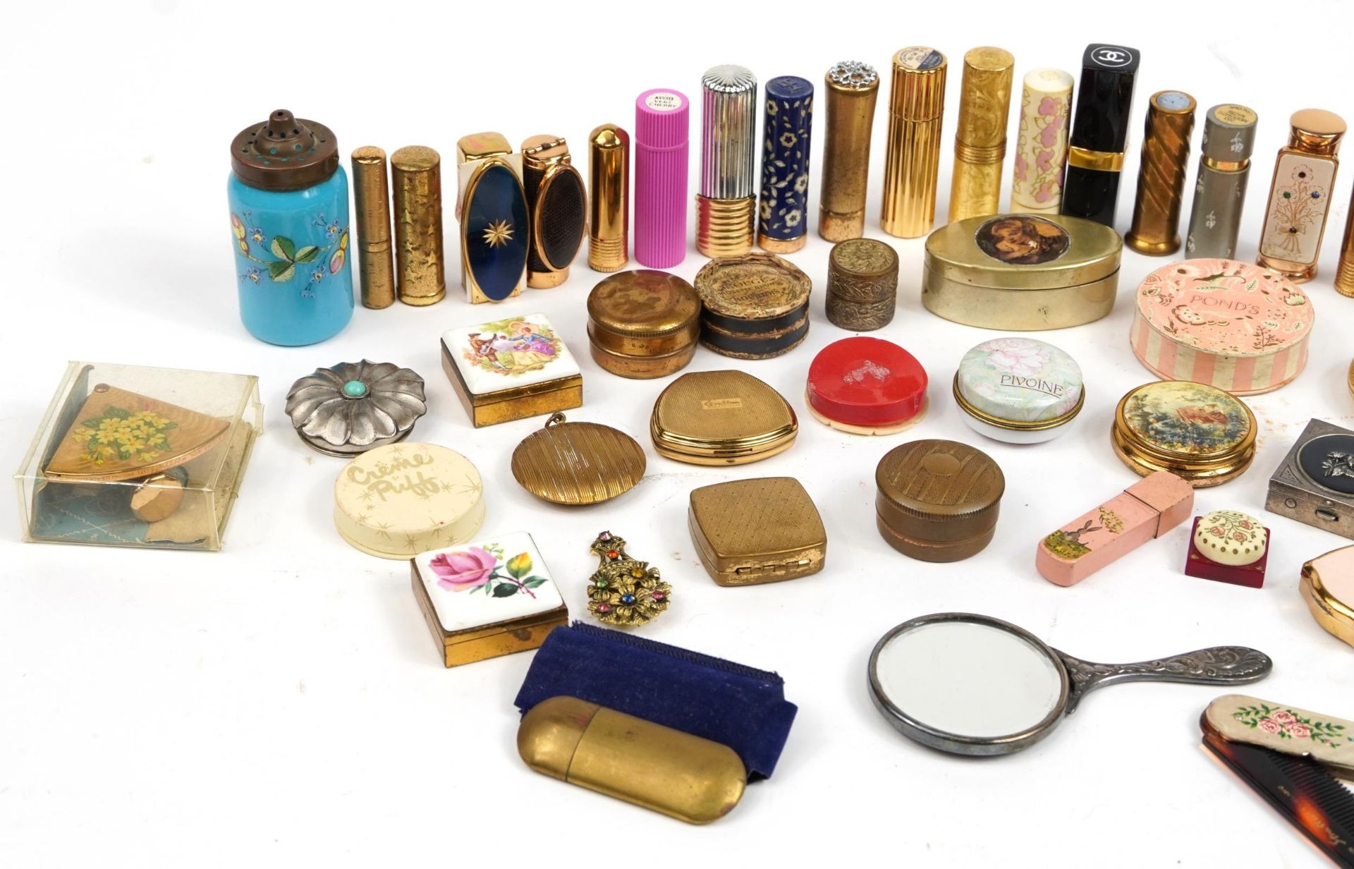 Collection of vintage vanity objects including lipstick cases and compacts - Bild 2 aus 3