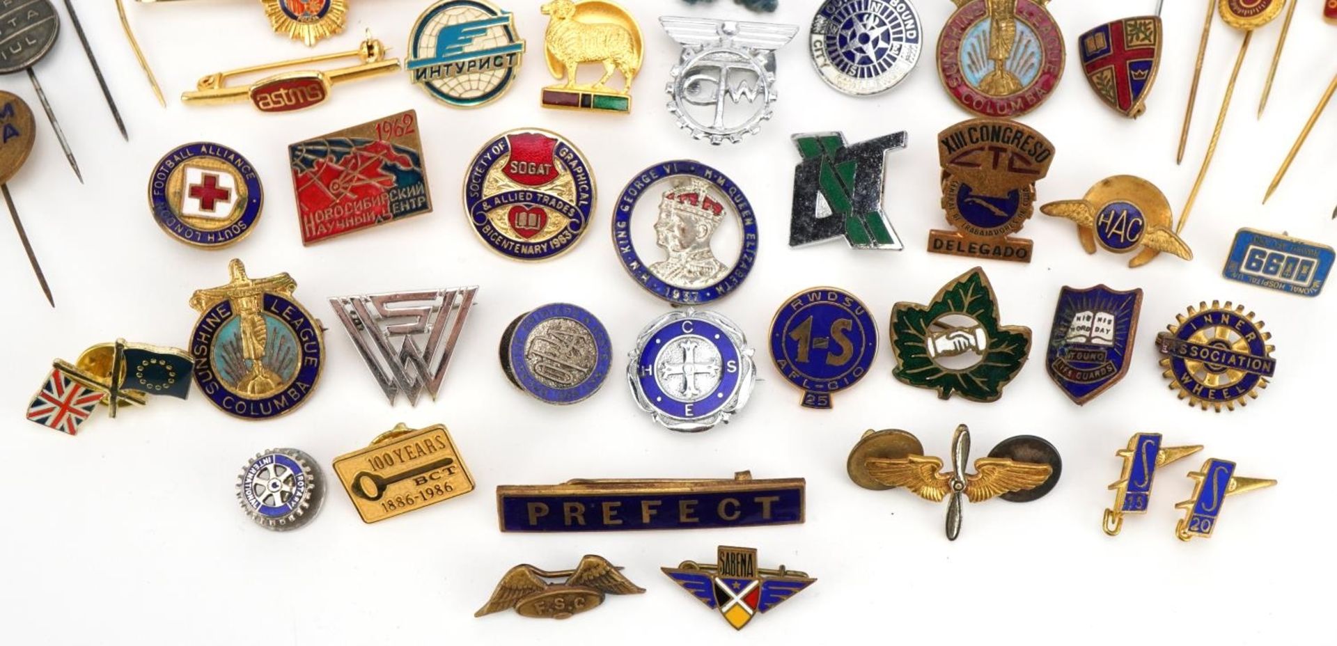 Collection of vintage and later enamel badges and stickpins including Inner Wheel Association and - Bild 4 aus 5