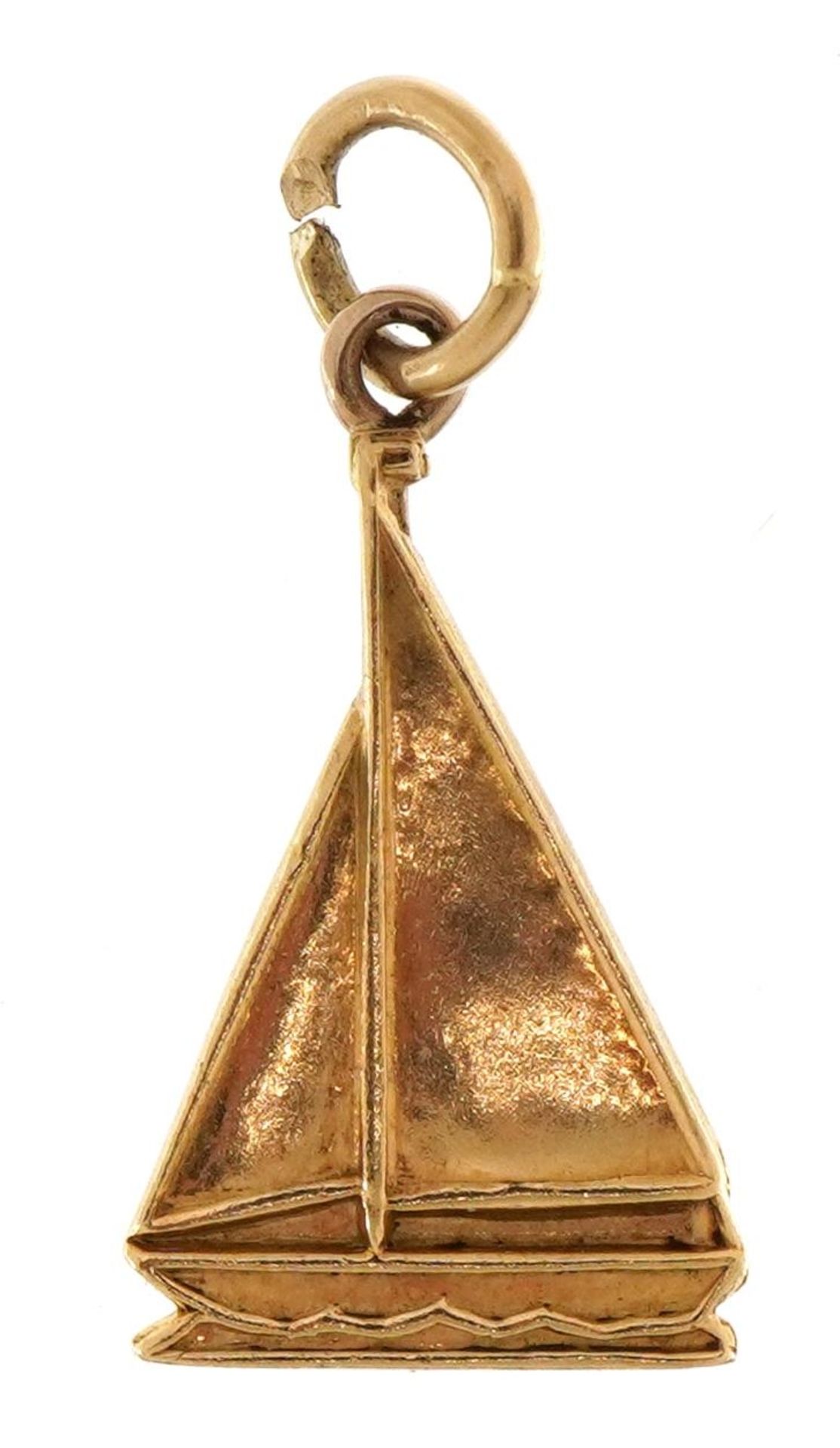 Unmarked gold yacht charm, 1.8cm high, 1.0g