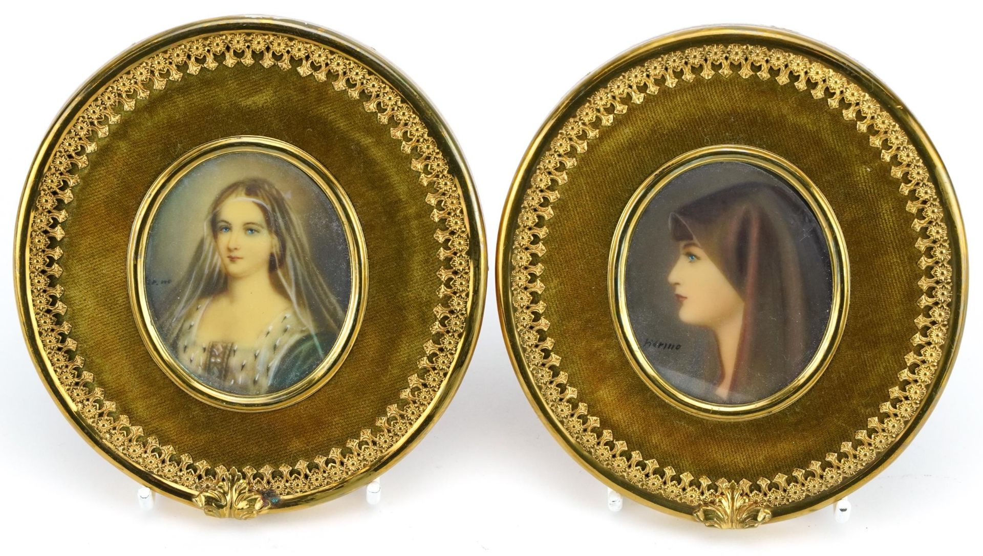 Pair of oval portrait miniatures of females housed in ornate gilt frames, each miniature 6cm x 5cm - Bild 2 aus 3