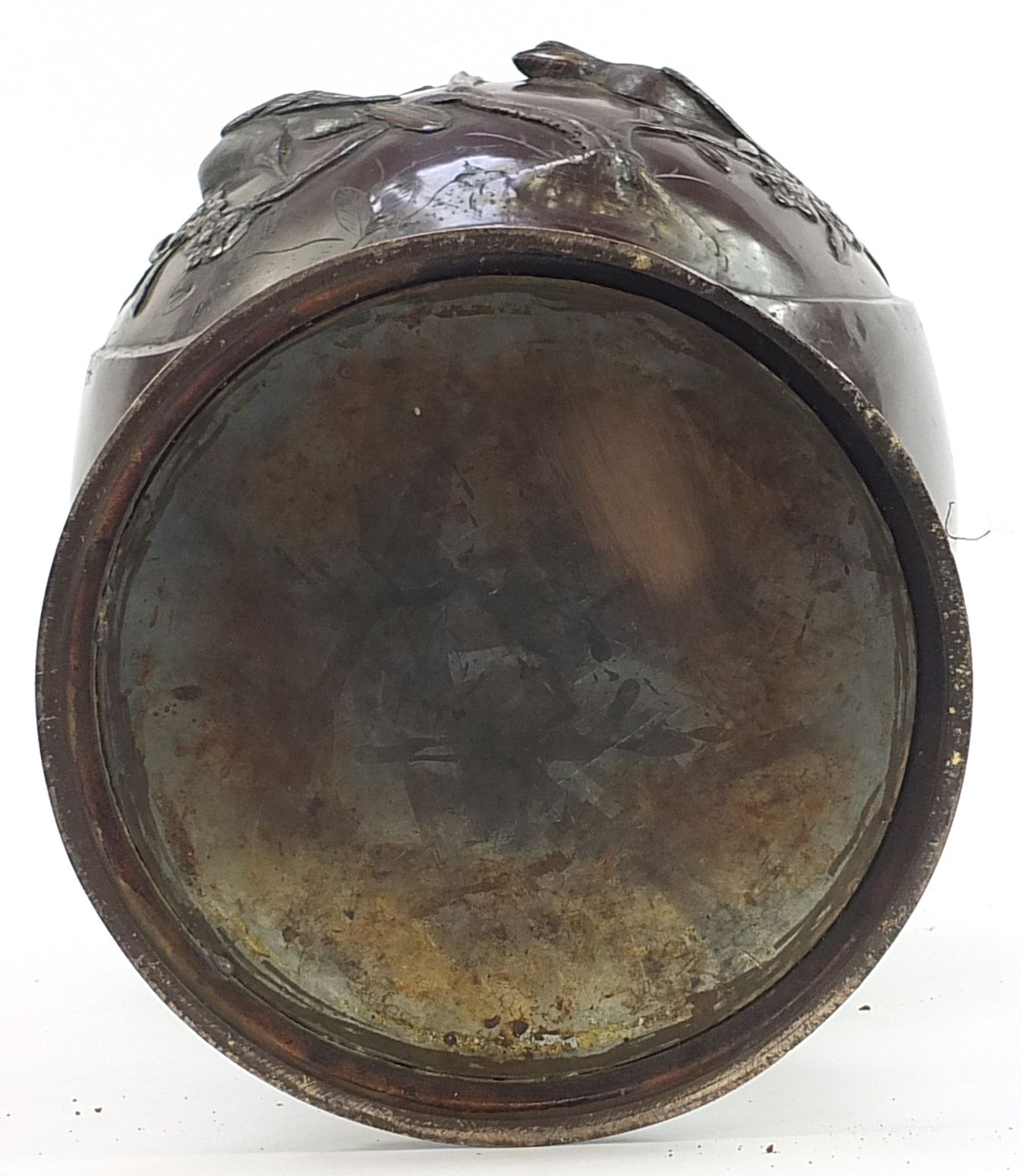 Large Japanese floor standing patinated bronze vase with twin handles decorated in relief with - Image 3 of 4