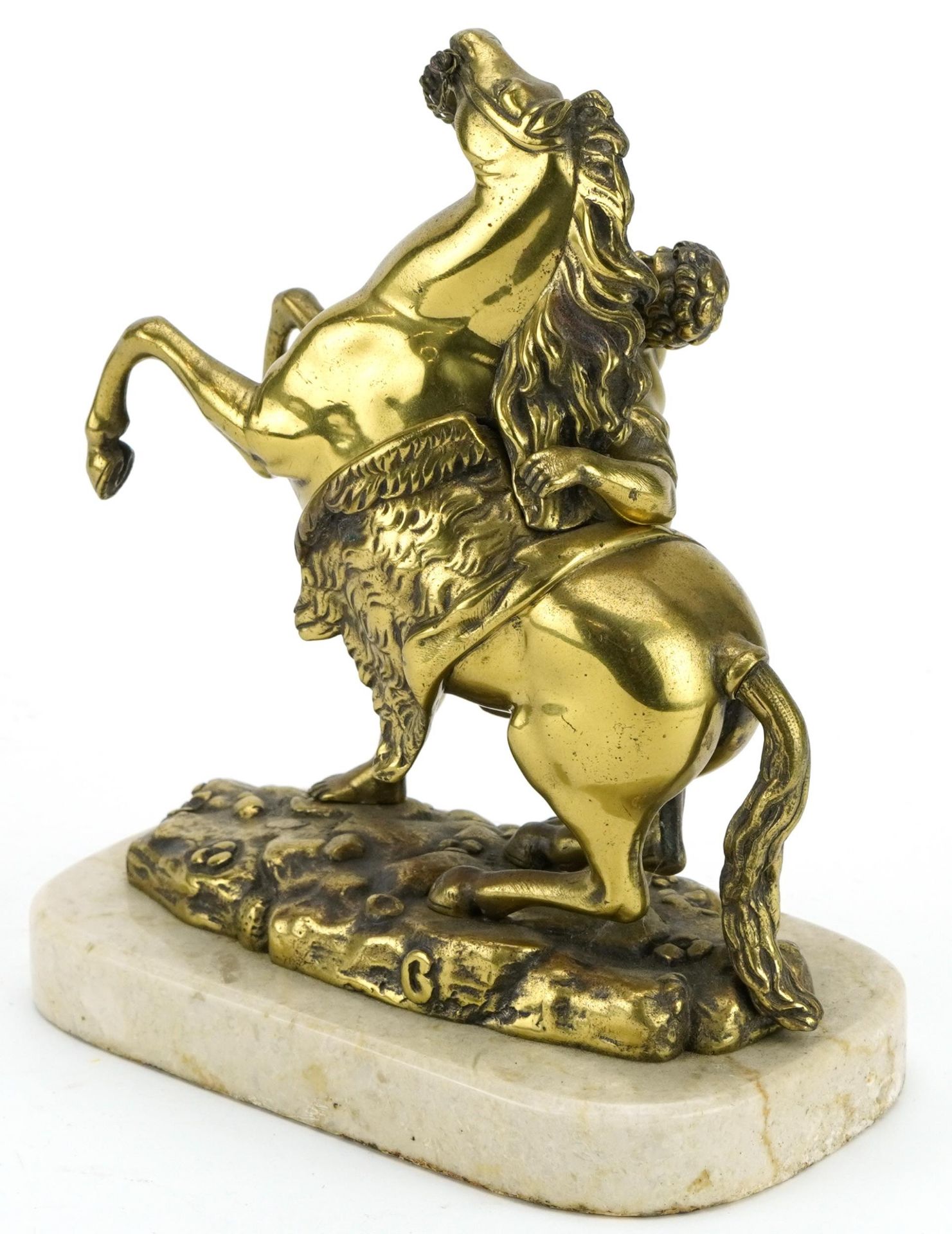 Bronzed study of a Marley horse with trainer raised on a marble base, 21.5cm high - Bild 2 aus 4