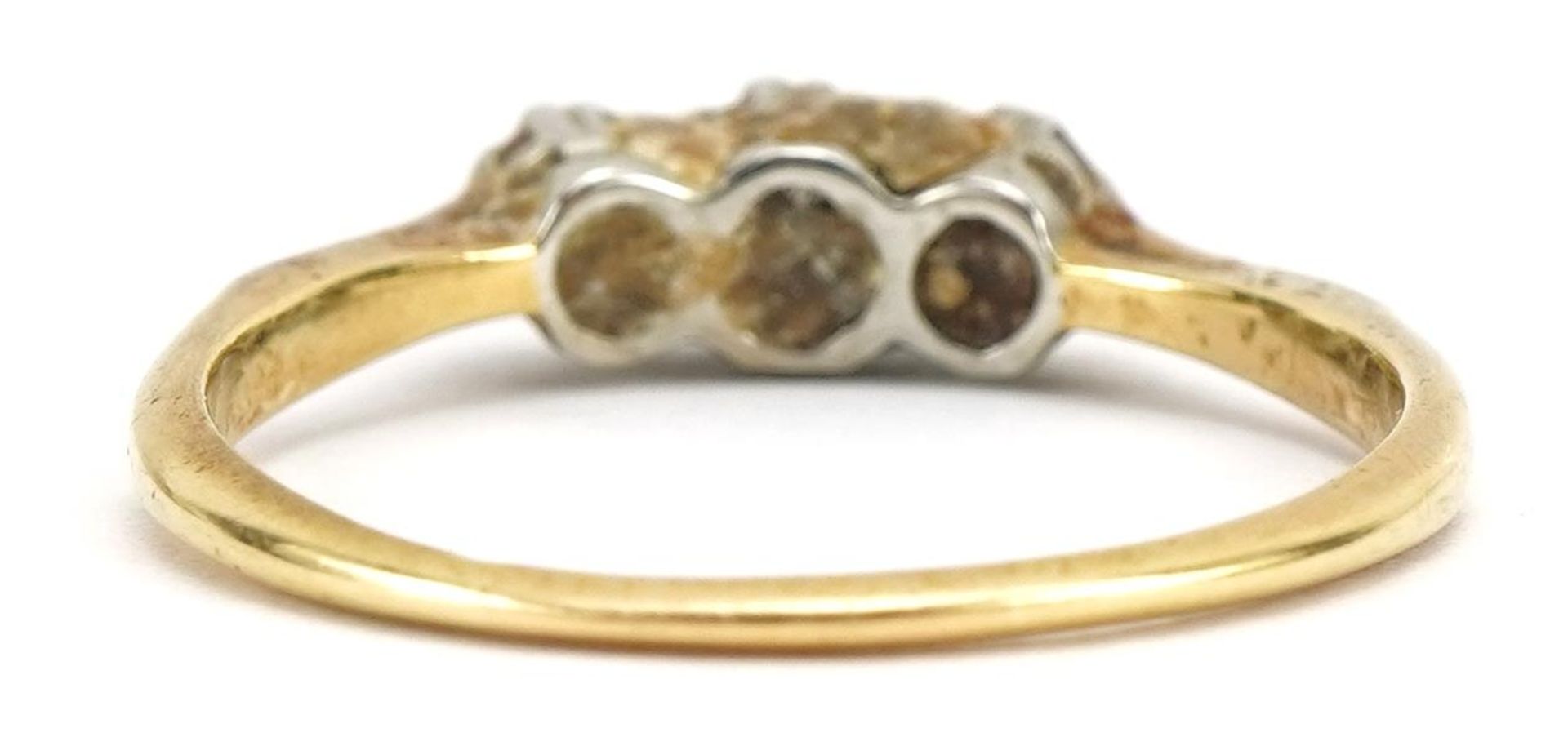 18ct gold and platinum diamond three stone ring, the central diamond approximately 2.6mm in - Image 2 of 4