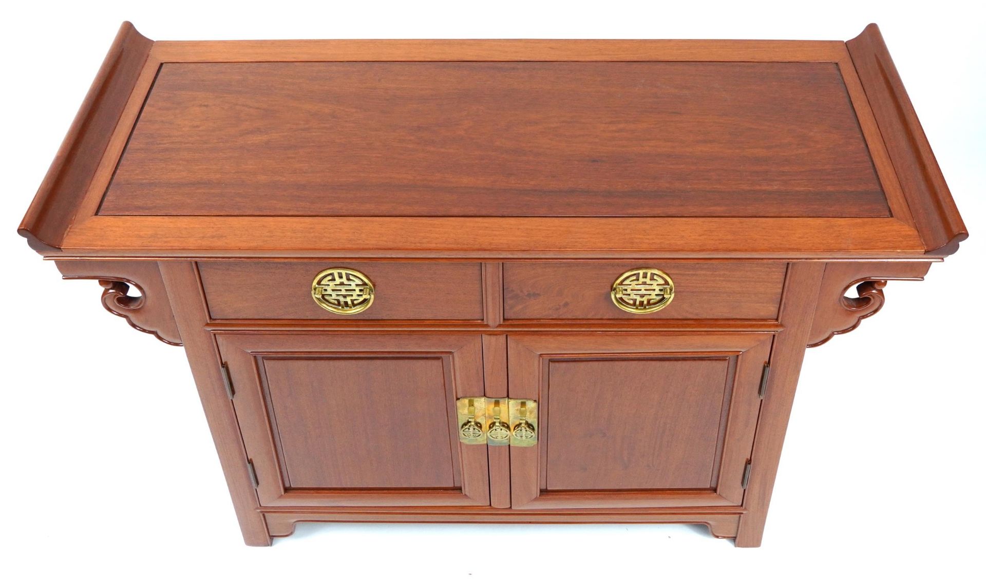 Chinese hardwood side cabinet with a pair of drawers above a pair of cupboard doors, 84cm H x - Bild 3 aus 4